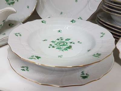 26996161f - Speiseservice, Herend, 20. Jh., indische Blumen in Grün, Porzellan, Deckelterrine mit ...