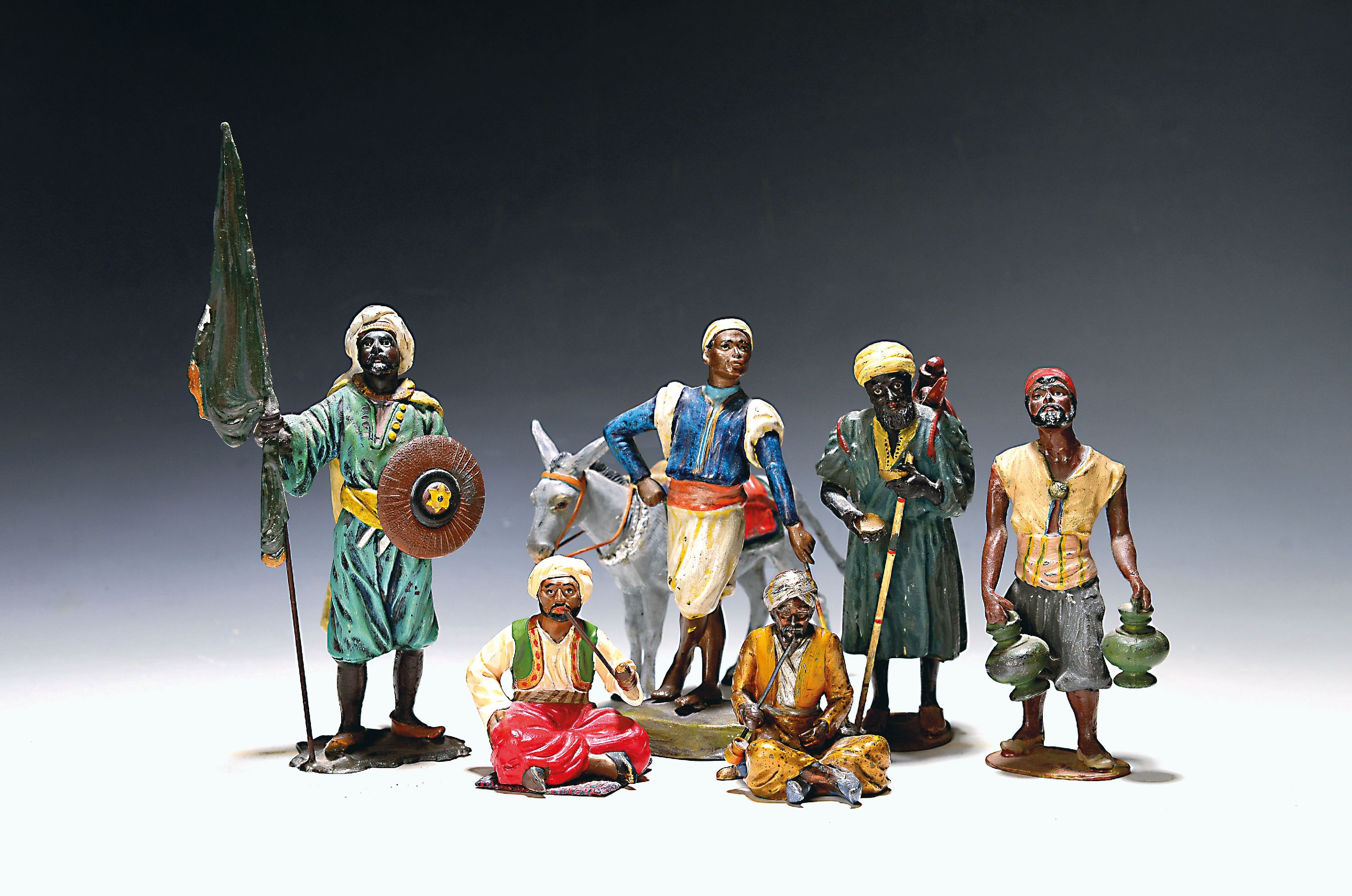 Image 26996227 - Sieben Figuren, Wien um 1900, Metallguß, bunt bemalt: Esel mit Lasten, vier stehende ...