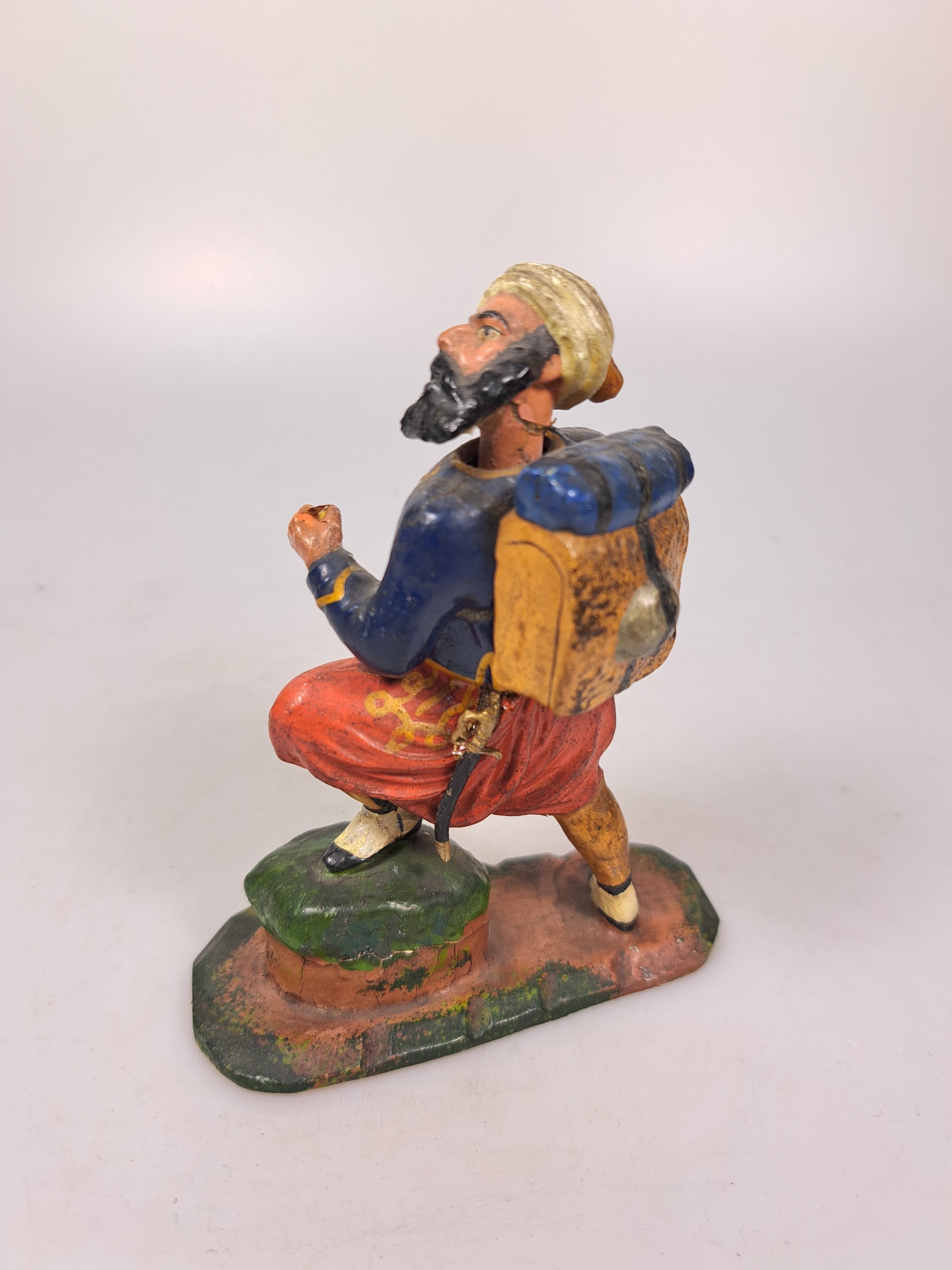 Detail j: 12 Soldatenfiguren, wohl deutsch, um 1900 bis 1. Hälfte 20. Jh., aus Holz, Pappmaché und Textil, verschiedene Größen und teilweise Serien, 1x ...