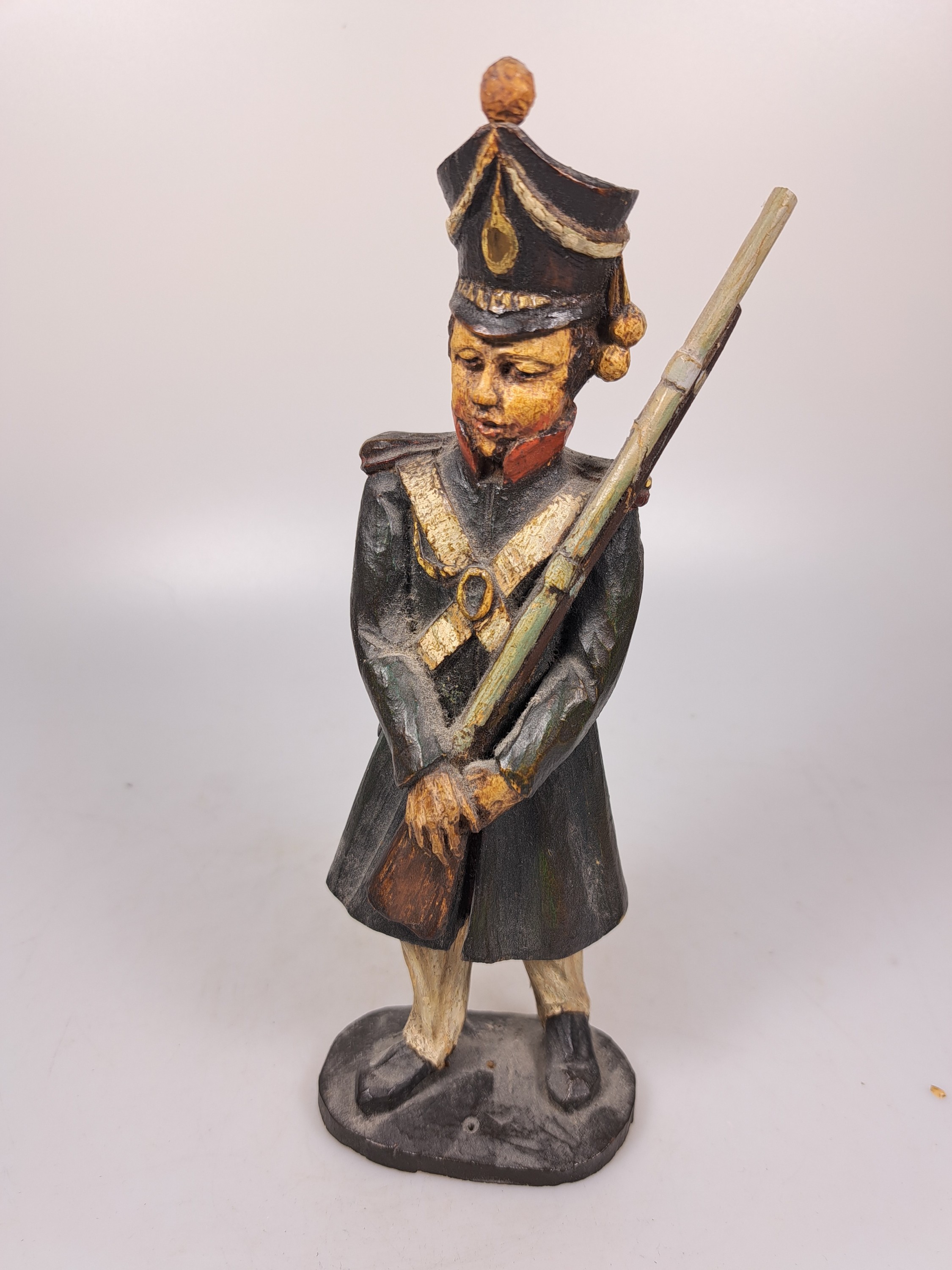 Detail k: 12 Soldatenfiguren, wohl deutsch, um 1900 bis 1. Hälfte 20. Jh., aus Holz, Pappmaché und Textil, verschiedene Größen und teilweise Serien, 1x ...