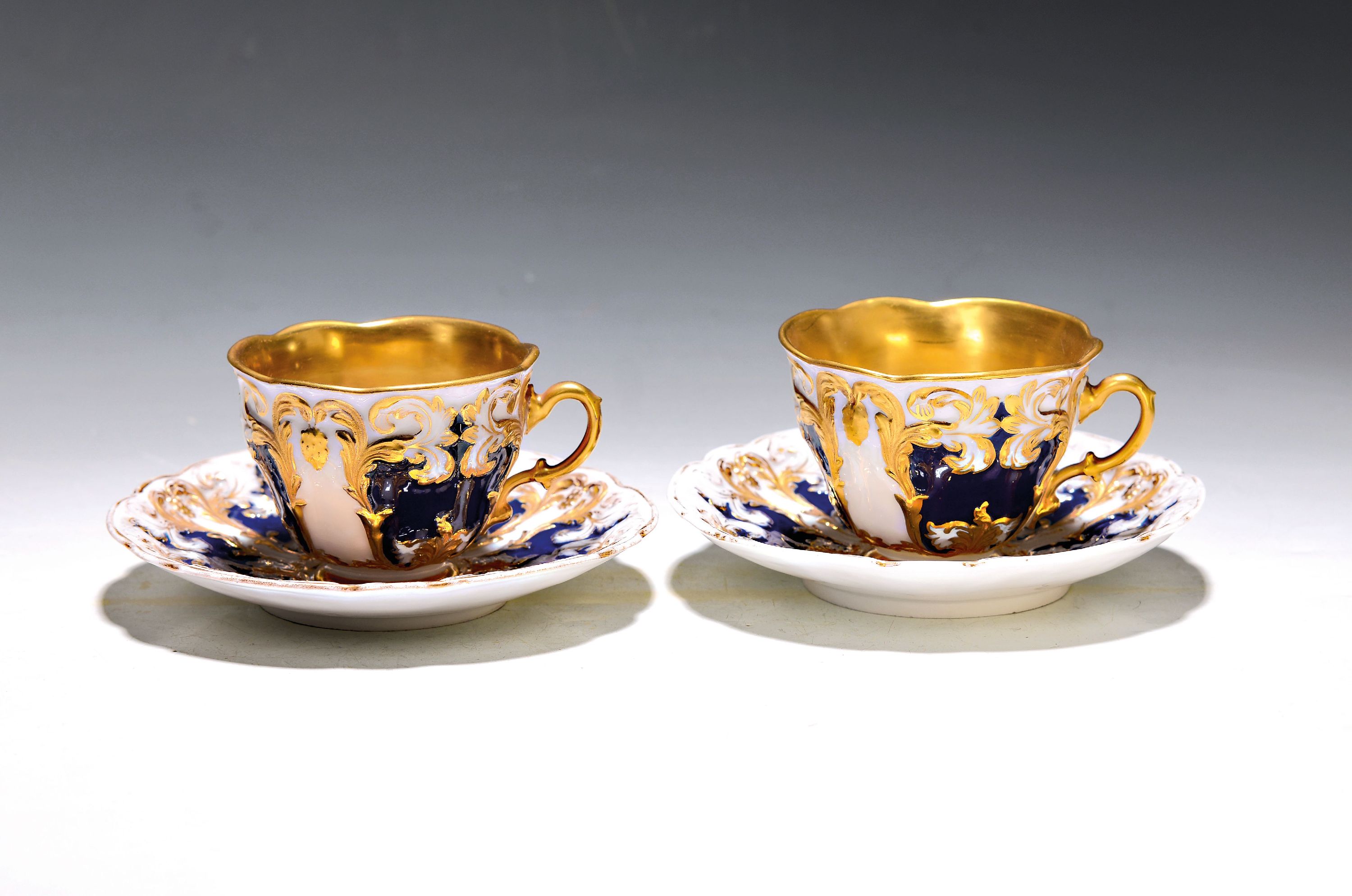 Image 26996360 - 2 Tassen mit Untertassen, Meissen, um 1870, 1. Wahl, reich reliefiert, partiell ...