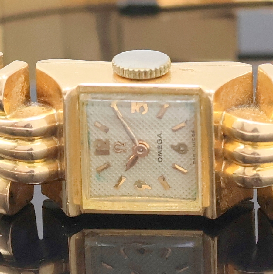 Detail a: OMEGA seltene Damenarmbanduhr in RG 750/000, Schweiz/Frankreich um 1951, Handaufzug, 2 teil. Geh., Boden aufgedr., Gliederband im Verlauf m. ...