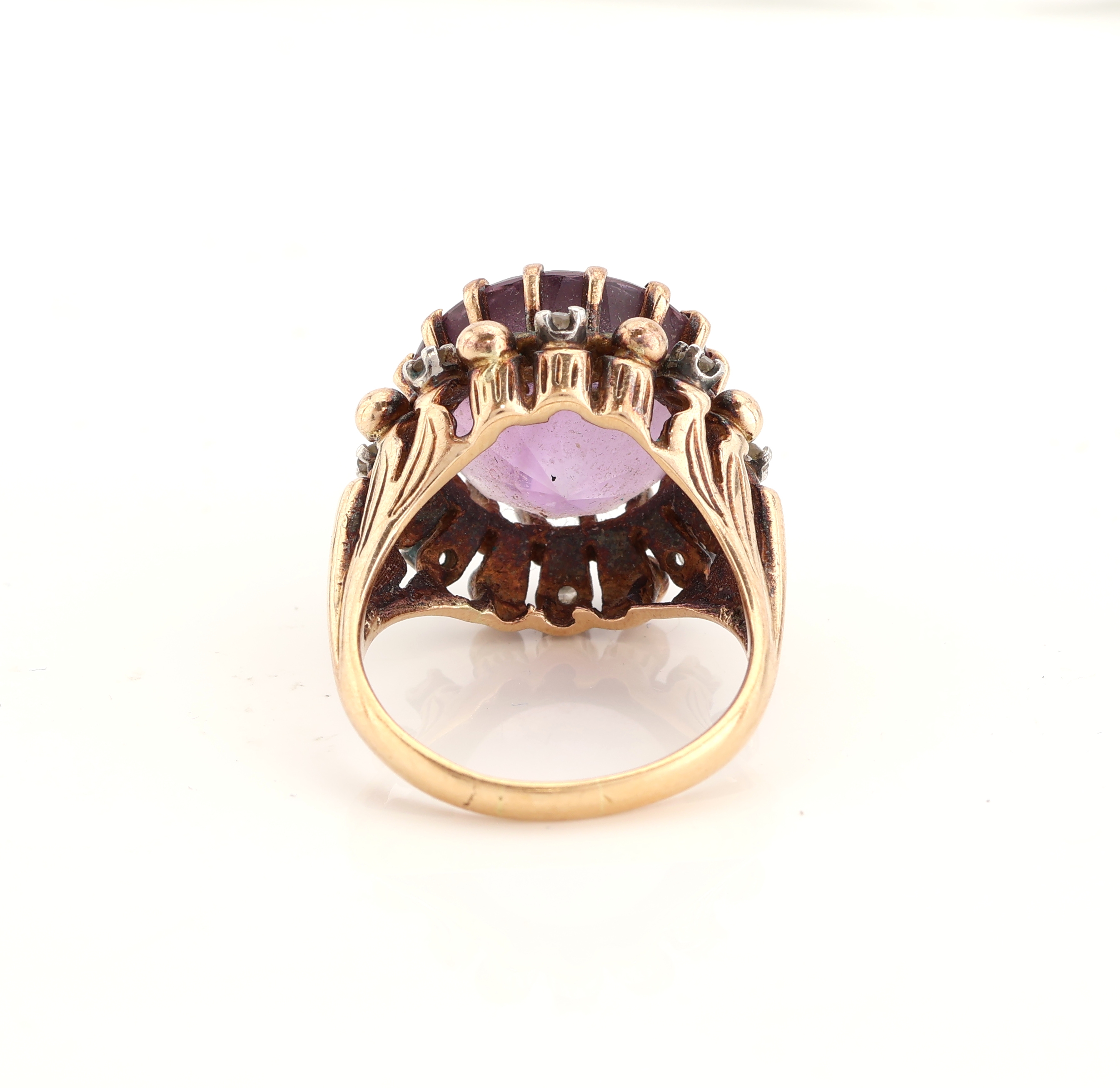 Detail c: 18 kt Gold Amethyst-Diamant-Ring, GG/WG 750/000, rundfacett. Amethyst ca. 15.0 ct, 8 8/8-Diamanten zus. ca. 0.24 ct Weiß/si-p, RW 57, ca. 12.3 g