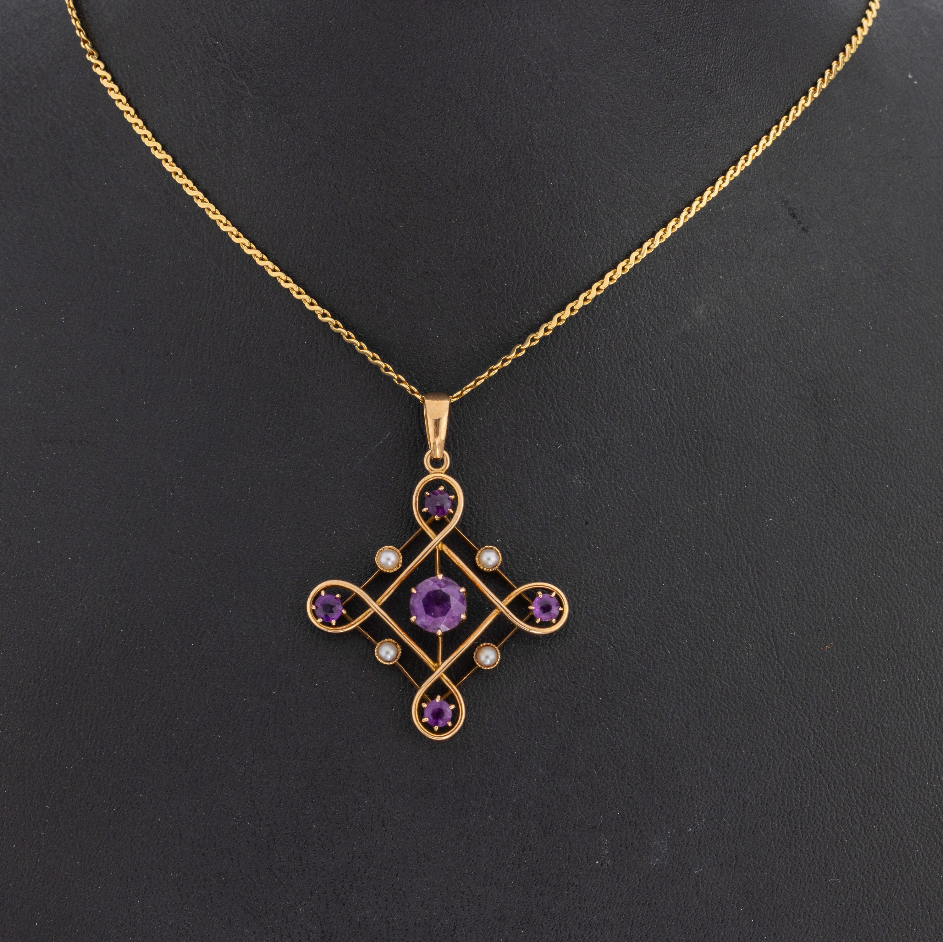 Image 26996393 - 15 kt Gold Amethyst-Perl-Anhänger, England um 1900, GG 625/000, reiner Jugendstil, ...