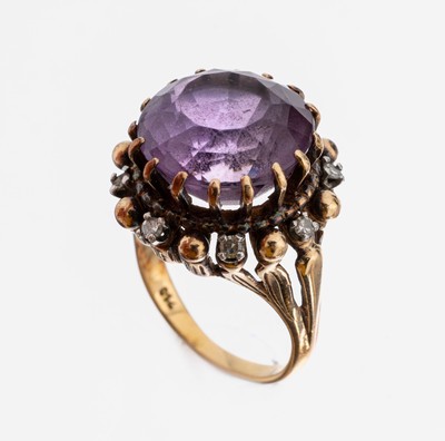 Image 18 kt Gold Amethyst-Diamant-Ring, GG/WG 750/000, rundfacett. Amethyst ca. 15.0 ct, 8 ...