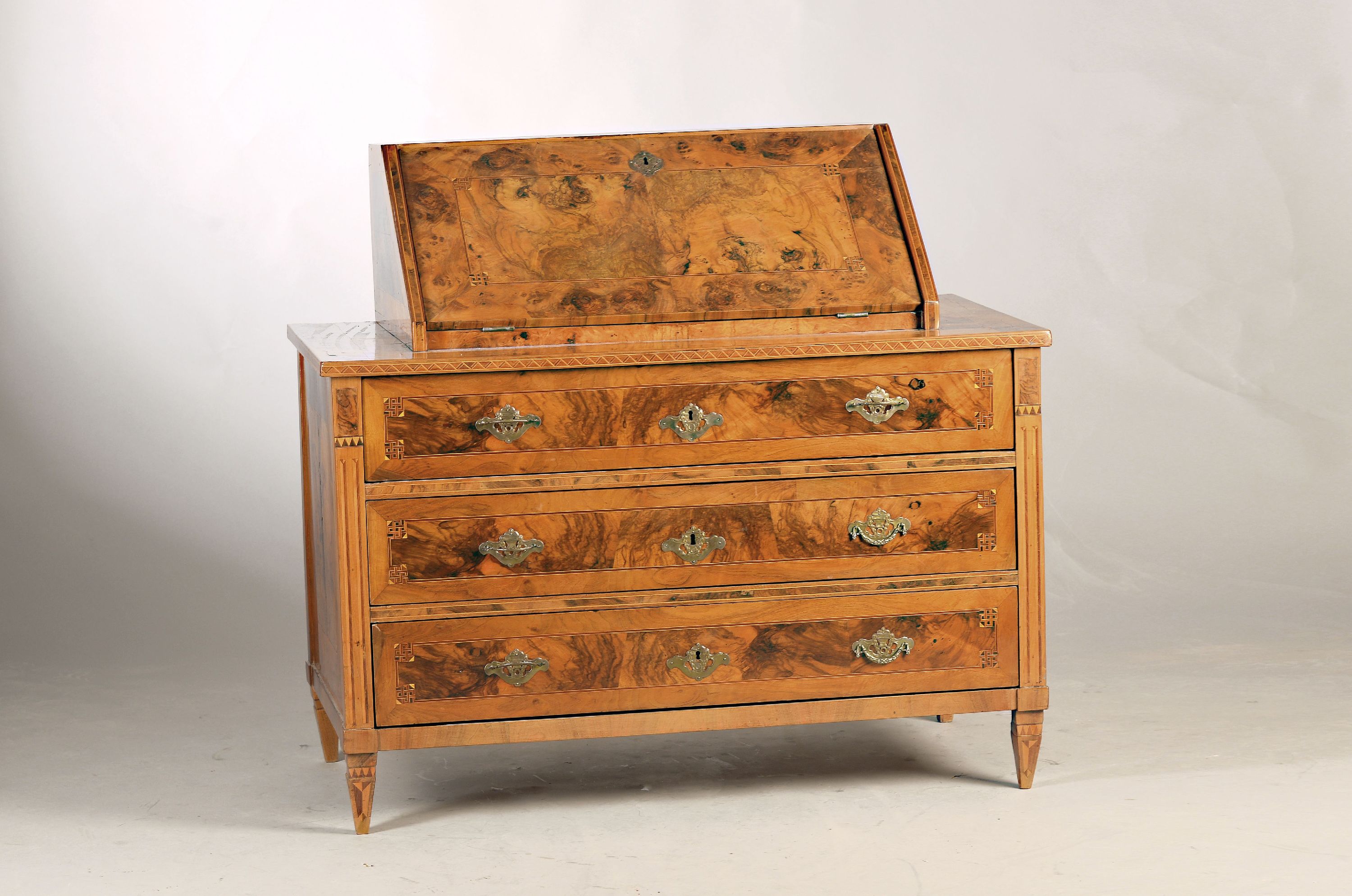 Image 26996403 - Schreibkommode, Barock, 1770/80, Nußbaumfurnier, mit Schreibklappenaufsatz, Unterteil ...