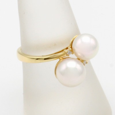 26996482a - Ring mit Brillanten und Akoyazuchtperlen, GG585/000, 2 Brill. zus. ca. 0.02 ct Weiß/si, ...