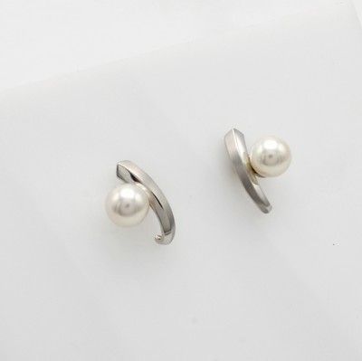 26996483a - Paar Ohrstecker mit Akoyazuchtperlen, WG 585/000, weiße Perlen, D. ca. 7.5-8 mm ...