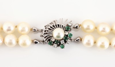 26996507a - Zuchtperl-Collier mit 14 kt Gold Brillant- Smaragd-Schmuckschließe, WG 585/000, ...