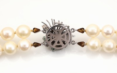 26996507b - Zuchtperl-Collier mit 14 kt Gold Brillant- Smaragd-Schmuckschließe, WG 585/000, ...