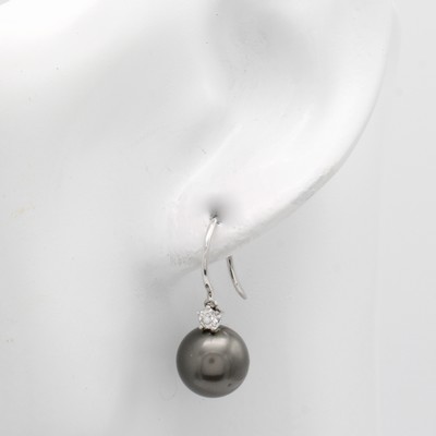 26996517a - Paar Ohrgehänge mit Brillanten und Tahiti- zuchtperlen, WG 585/000, 2 Brill. zus. ca. ...