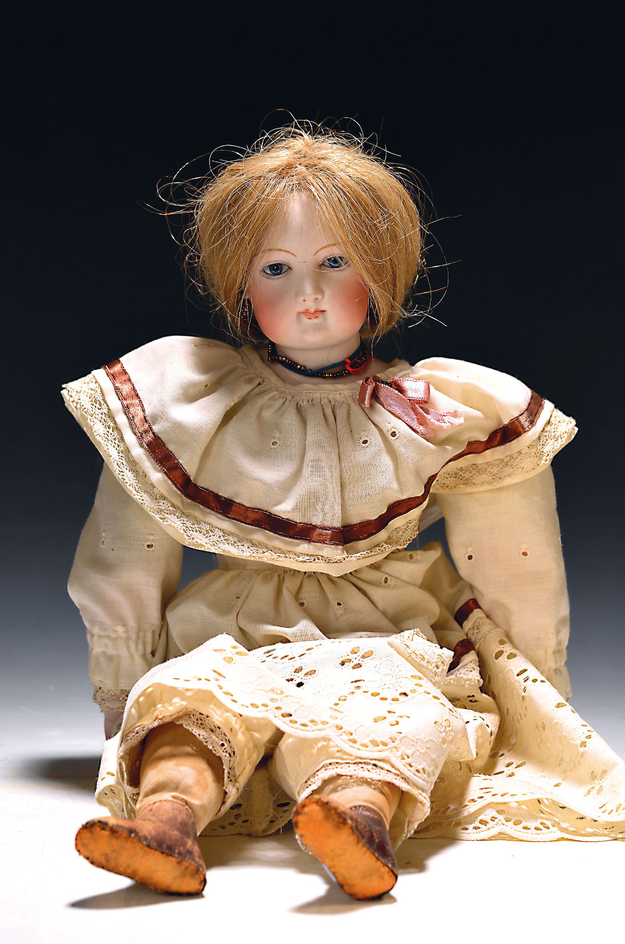 Image 26996648 - Französische Modepuppe, Gaultier, wohl um 1880, Porzellankopf mit blauen Glasaugen, ...