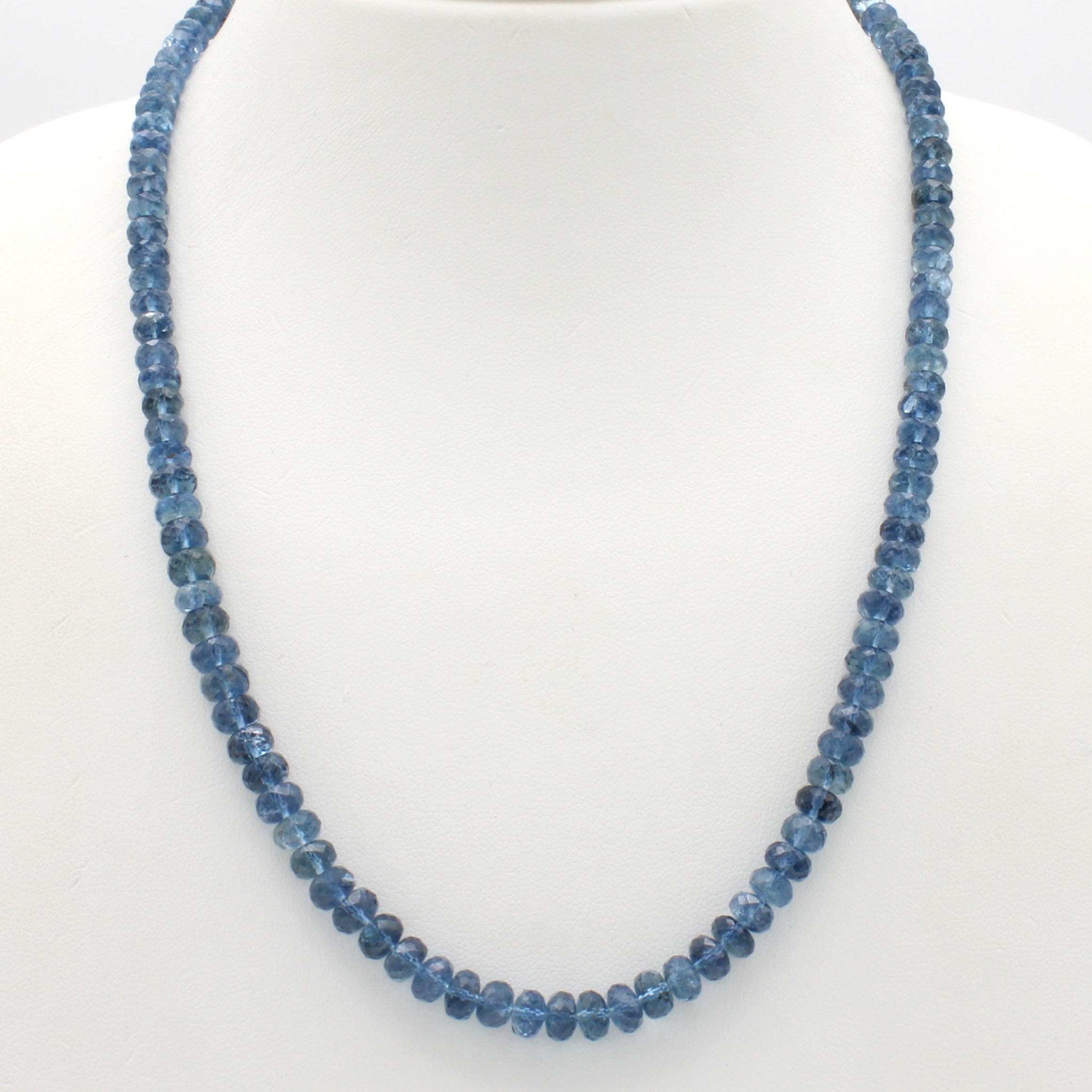 Image 26996679 - Aquamarinstrang, fac. Rondelle, D. ca. 5-6 mm, L. ca. 43 cm Schätzpreis: 4100, - EUR