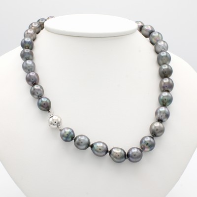 26996647a - Tahitizuchtperlenkette, Kugelschl. WG 585/ 000, barocke Perlen v. anthrazitfarb. ...