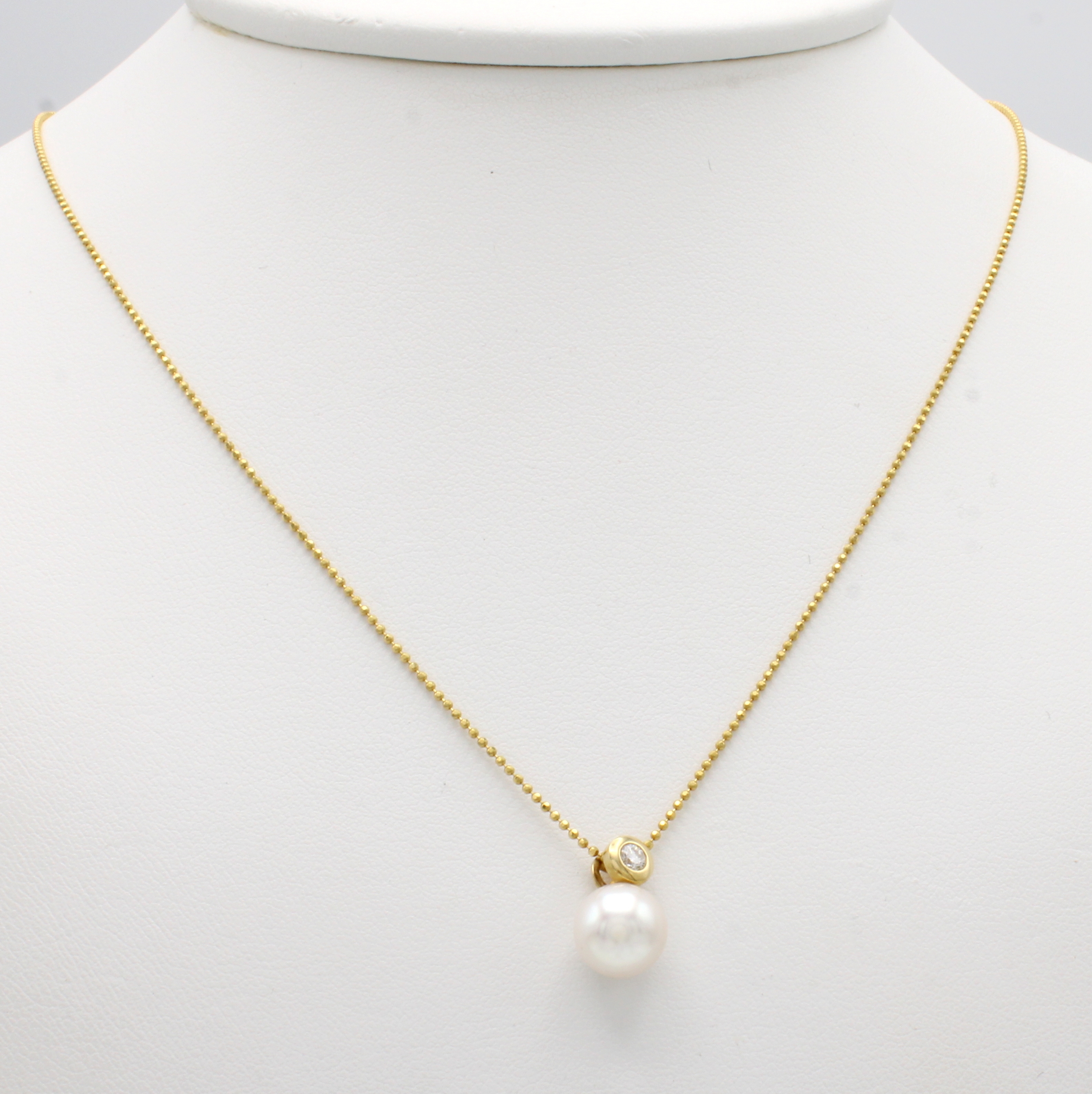 Image 26996704 - Anhänger mit Brillant und Akoyazuchtperle an Kugelkette, GG 585/000, Brill. ca. 0.10 ct ...