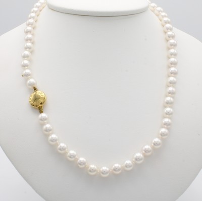 26996701a - Akoyazuchtperlenkette, Schließe GG 750/000, weiße Perlen, D. ca. 7-7.5 mm, L. ca. 45 cm