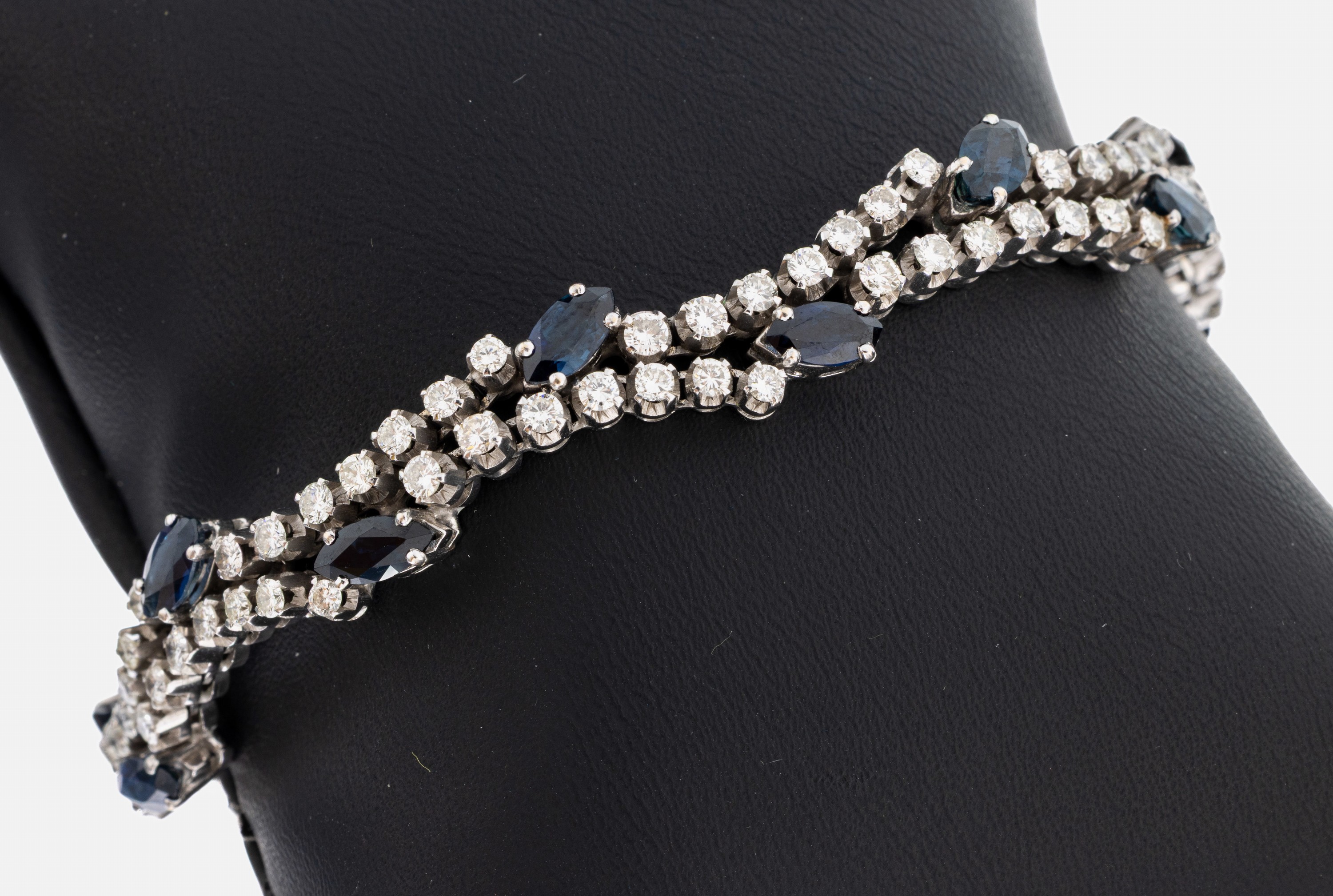 Image 26996919 - 14 kt Gold Saphir-Brillant-Armband, 1970er Jahre, WG 585/000, 14 Saphir-Navettes zus. ...