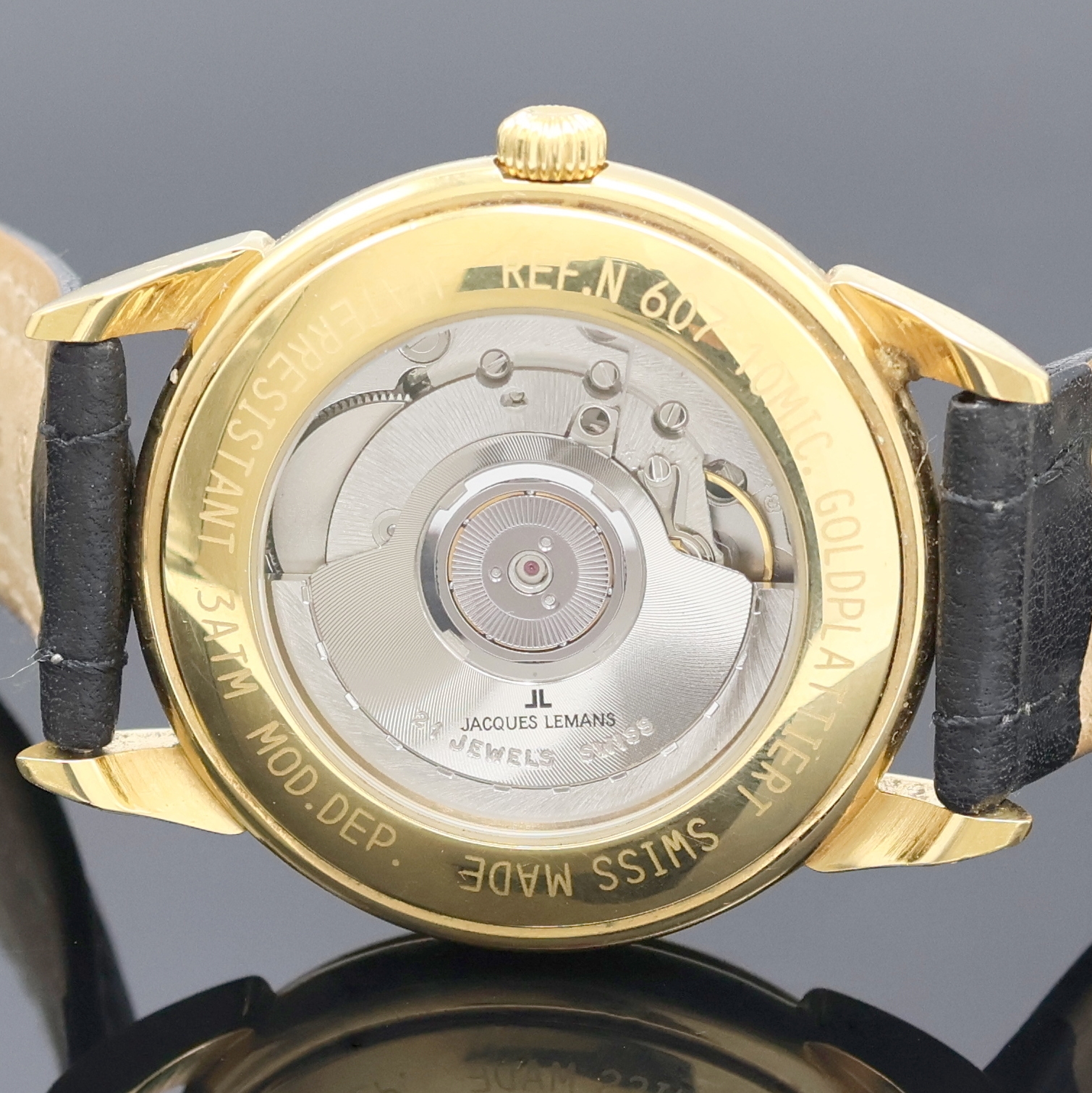Detail d: JAQUES LEMANS Herrenarmbanduhr Worldtimer Referenz 607, Schweiz um 1995, Automatik, verg. Geh. beids. vergl., Boden aufgedr., silb. Zifferbl., im ...