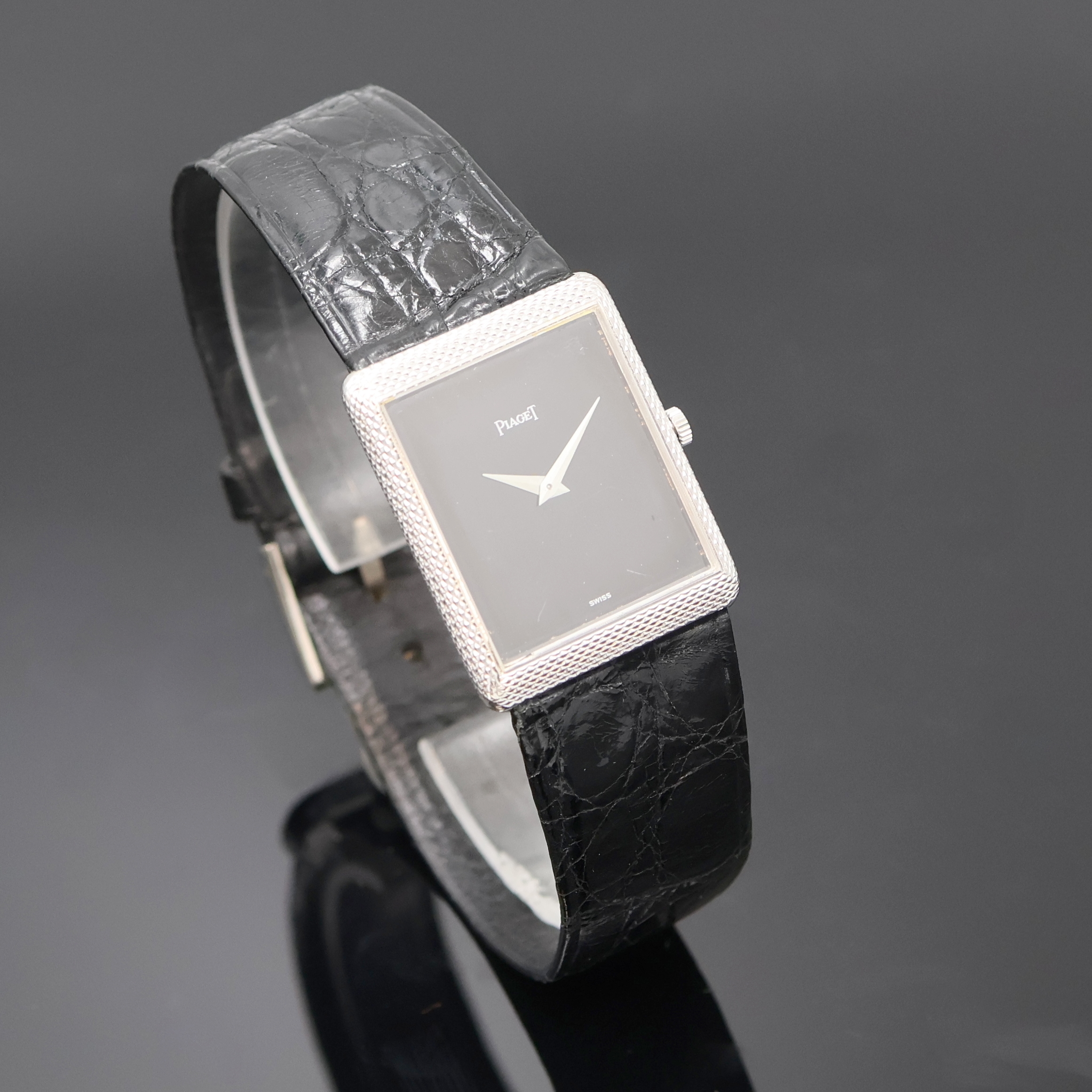 Detail b: PIAGET Protocole Armbanduhr in WG 750/000 Referenz 9152, Schweiz 1960, Handaufzug, Boden aufgedr., Lünette guill./strukt., orig. Lederband m. ...