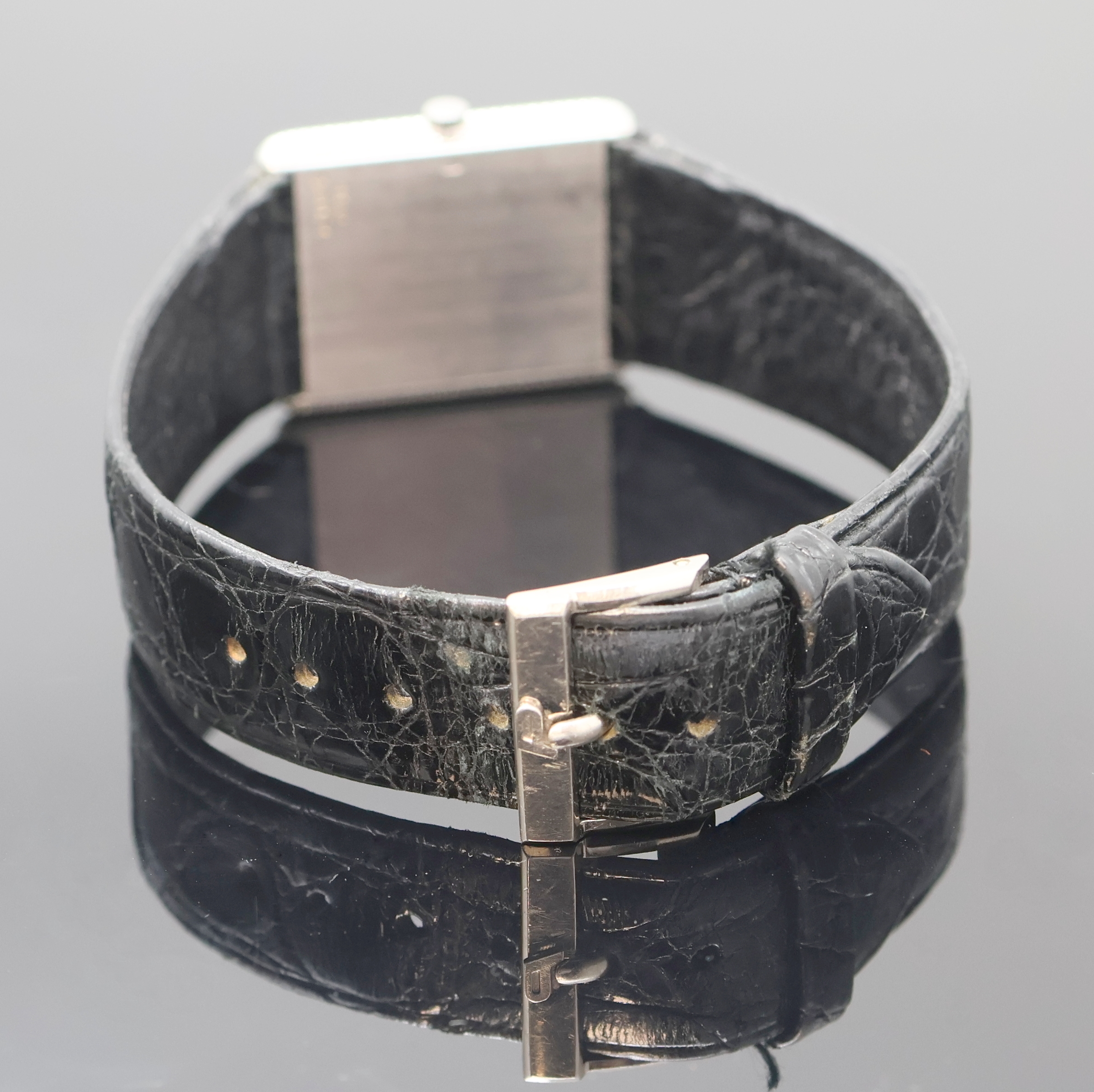 Detail c: PIAGET Protocole Armbanduhr in WG 750/000 Referenz 9152, Schweiz 1960, Handaufzug, Boden aufgedr., Lünette guill./strukt., orig. Lederband m. ...