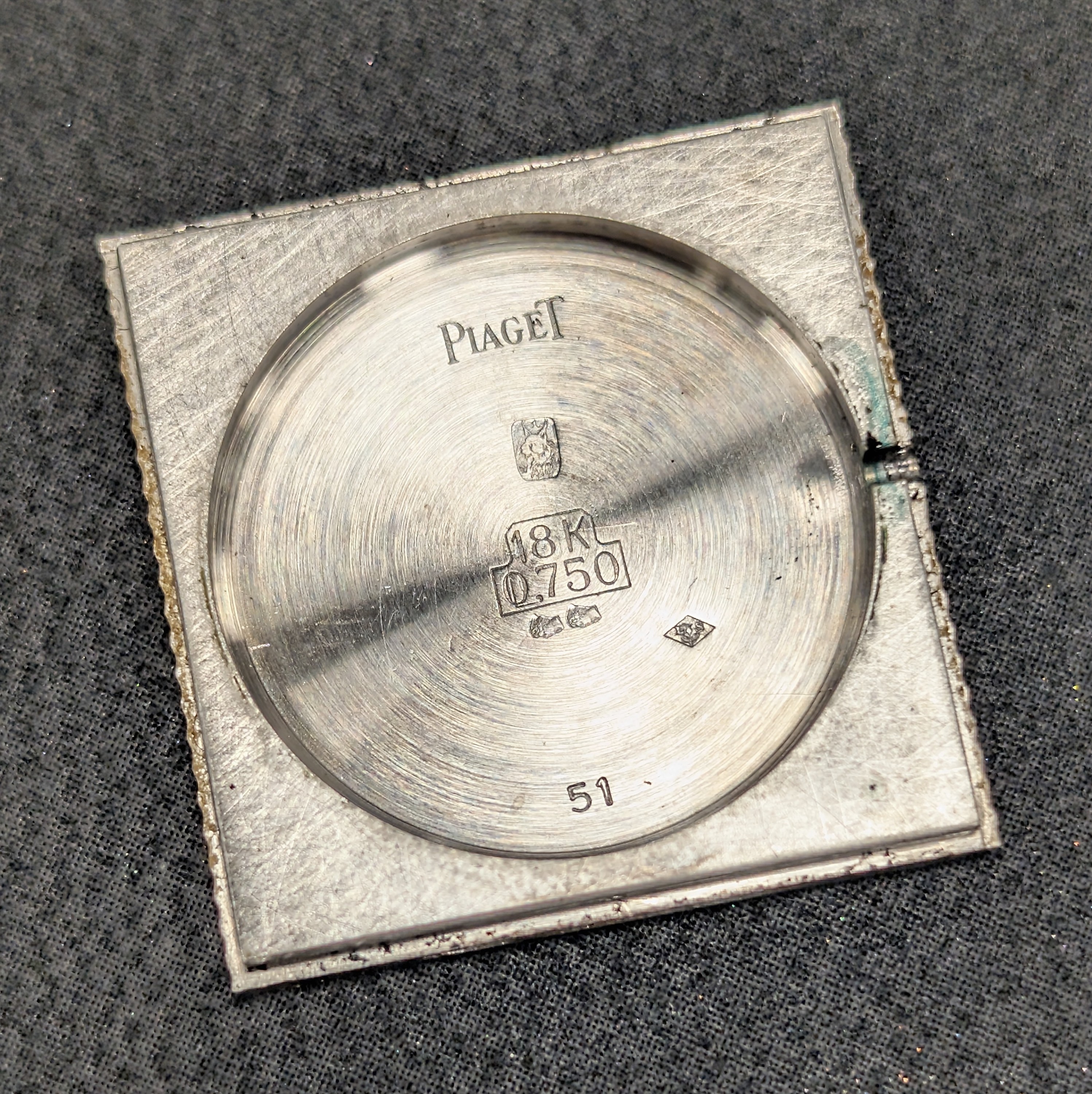 Detail g: PIAGET Protocole Armbanduhr in WG 750/000 Referenz 9152, Schweiz 1960, Handaufzug, Boden aufgedr., Lünette guill./strukt., orig. Lederband m. ...