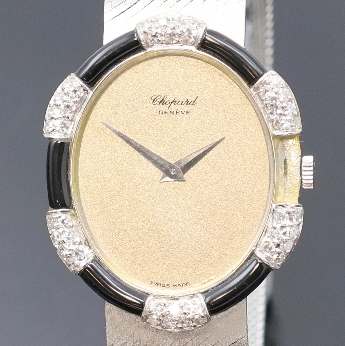 Detail a: CHOPARD Armbanduhr in WG 750/000 mit Diamanten, Schweiz um 1975, Handaufzug, Boden aufgedr., Milanaiseband, Lünette m. Onyx-Einlagen und Diamanten, ...