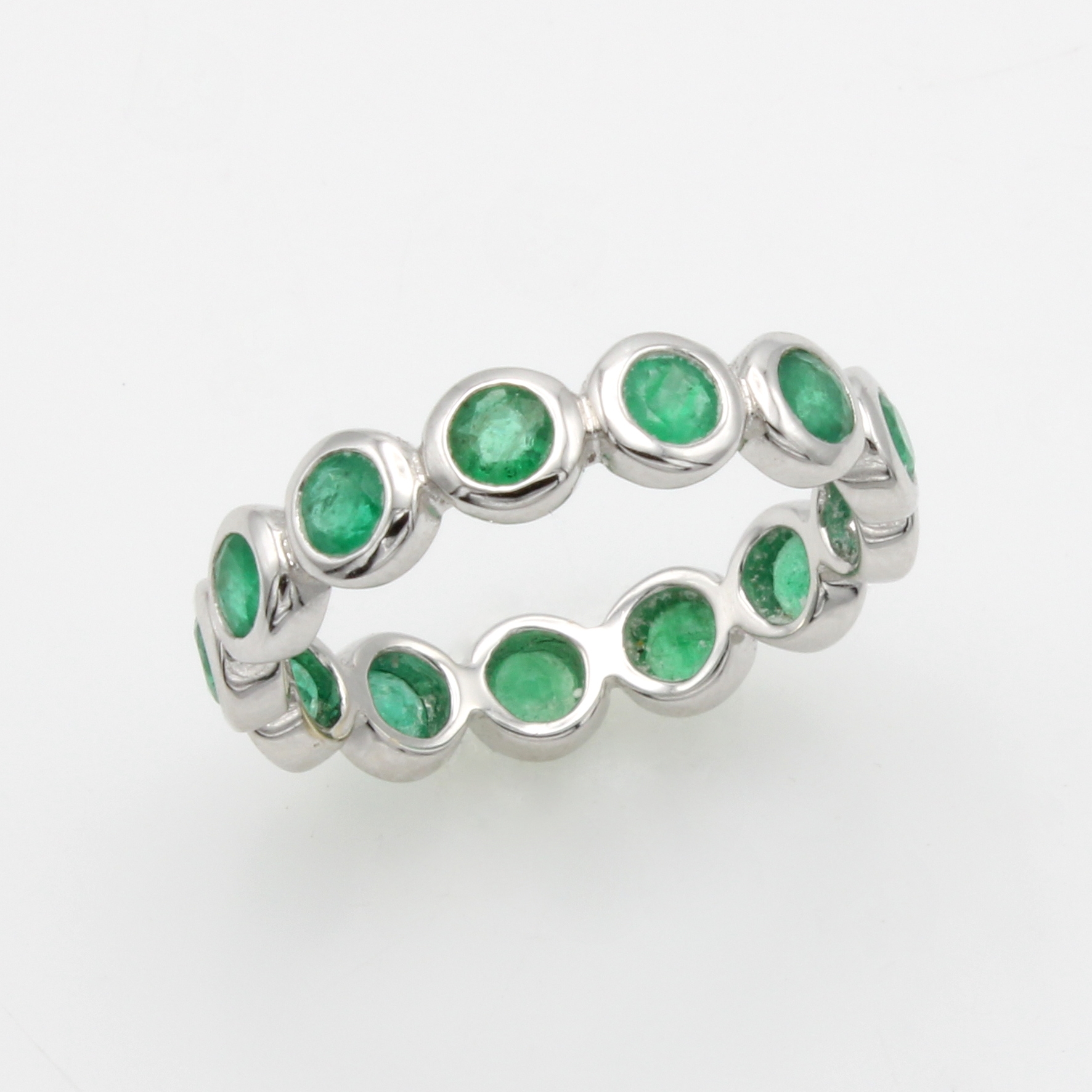 Image 26997399 - Memoryring mit Smaragden, WG 750/000, 13 fac. Smaragde in Zargenfassungen zus. ca. 1.50 ...