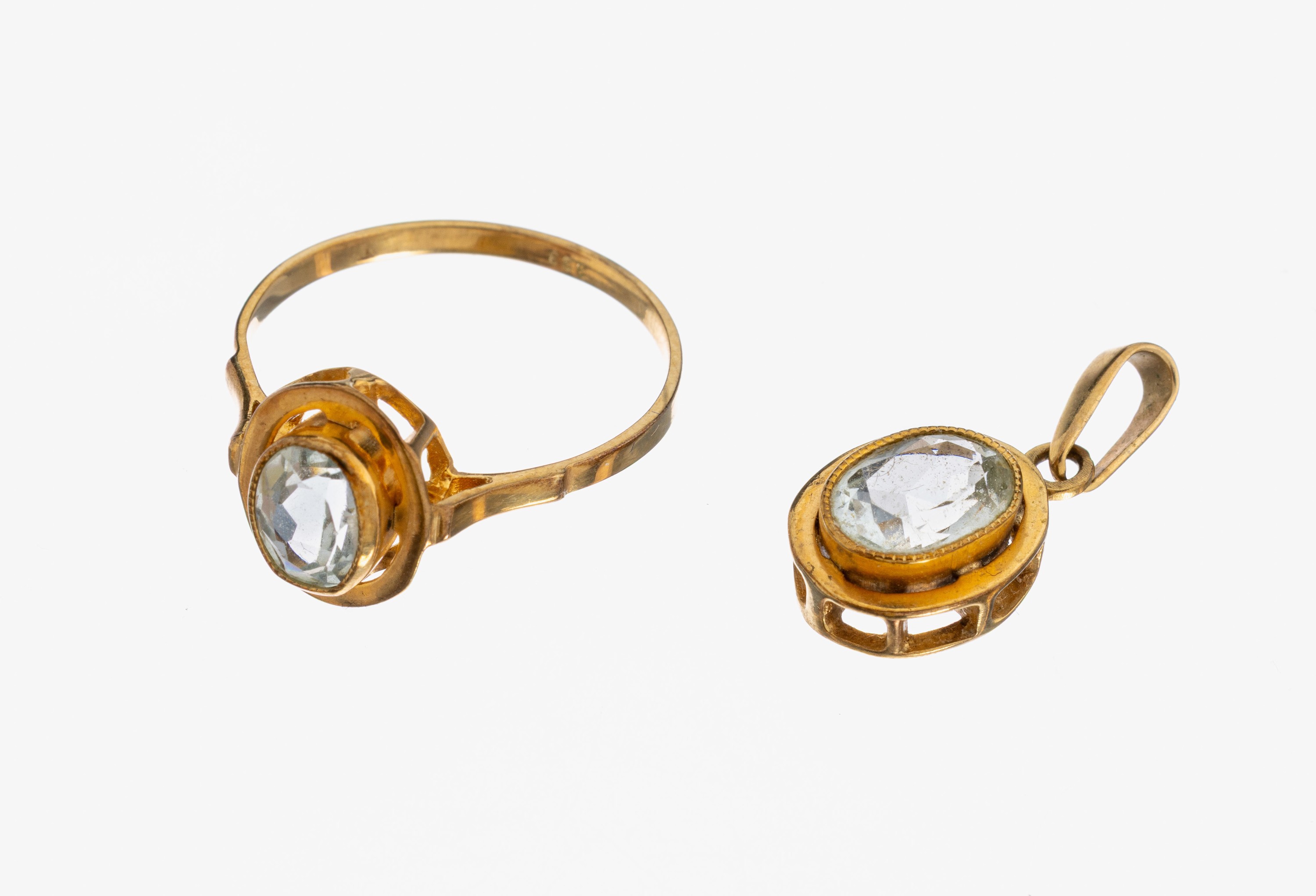 Image 26997415 - 8 kt Gold Aquamarin-Schmuckset, GG 333/000,best. aus: 1 Ring, RW 55, ovalfacett. ...