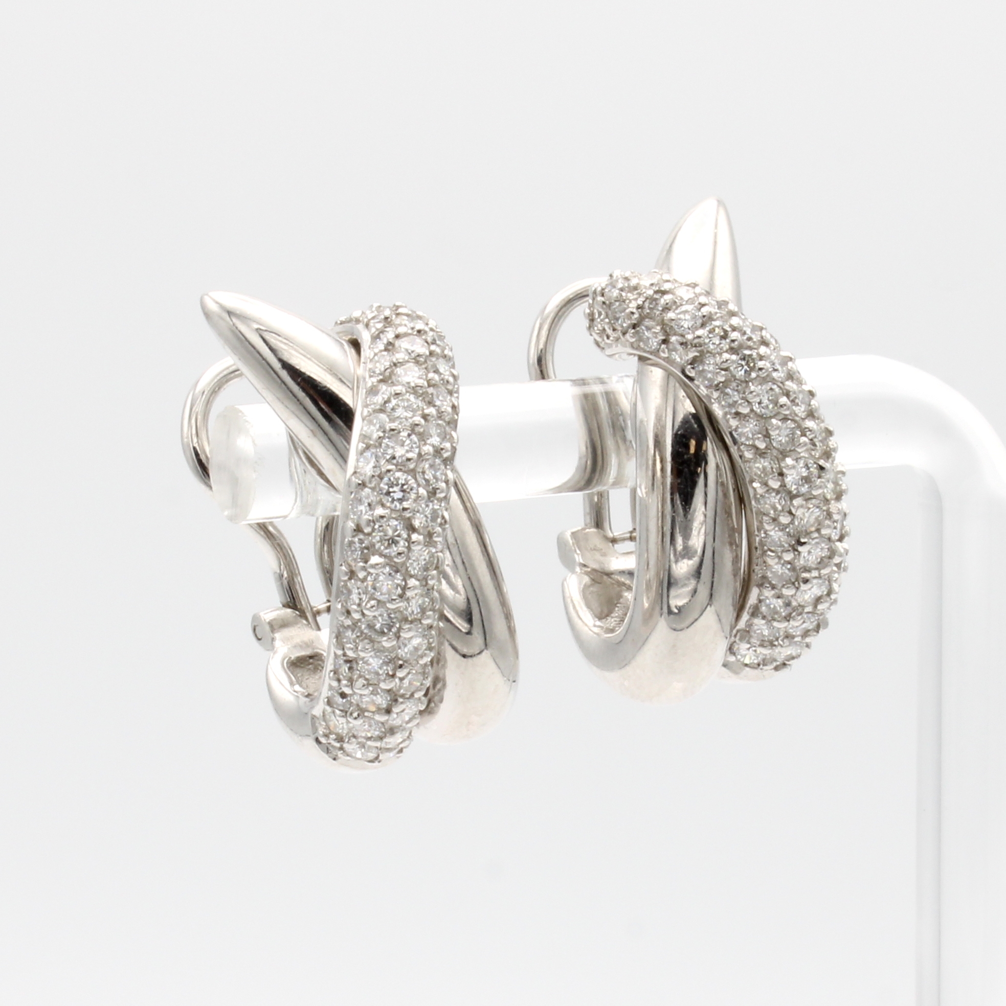 Image 26997512 - Paar Steckcreolen mit Brillanten, WG 750/000, überkreuztes Design, Brill. zus. ca. 2.15 ...