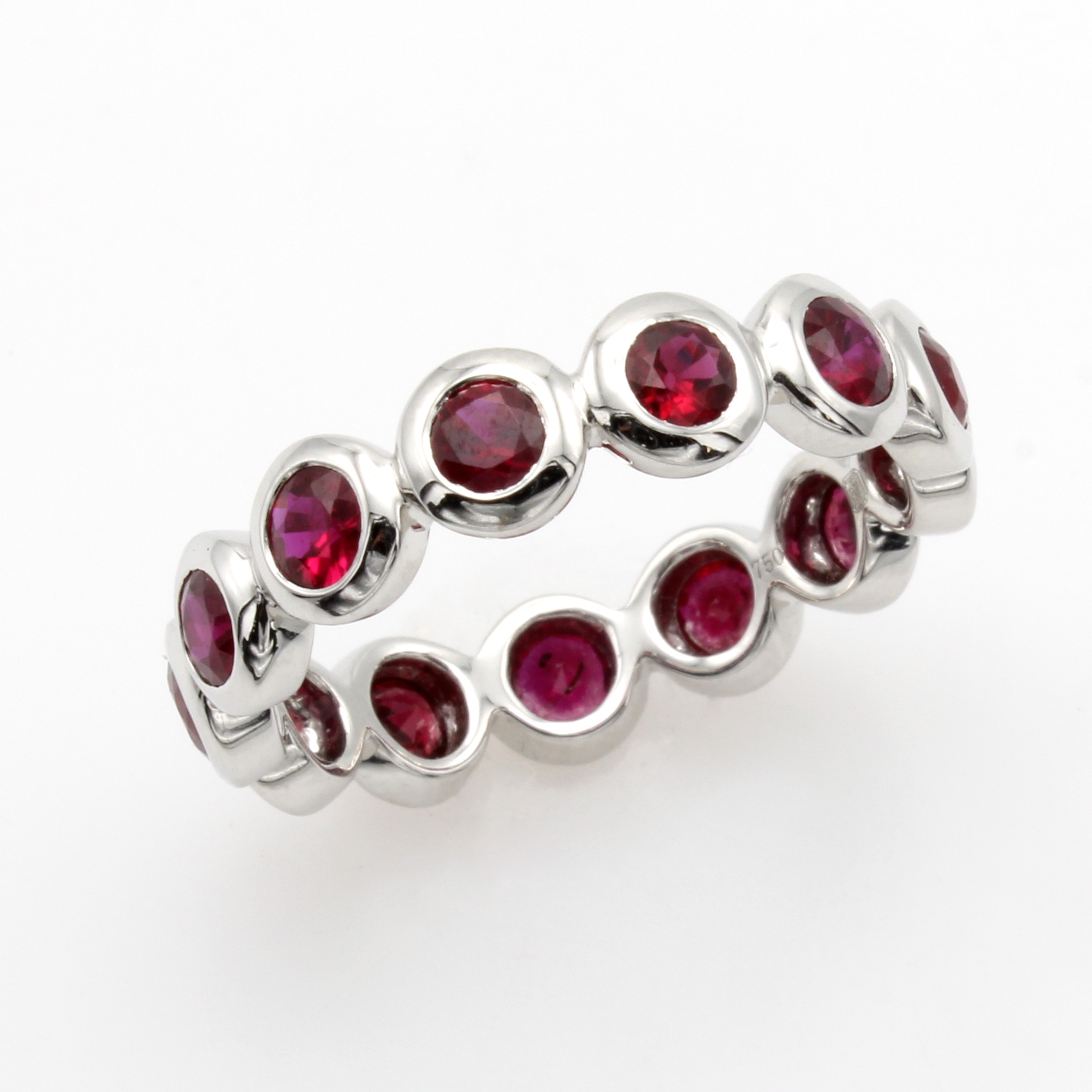 Image 26997667 - Memoryring mit Rubinen, WG 750/000, Zargenfassungen, 13 Rubine zus. ca. 1.73 ct, RW ca. ...