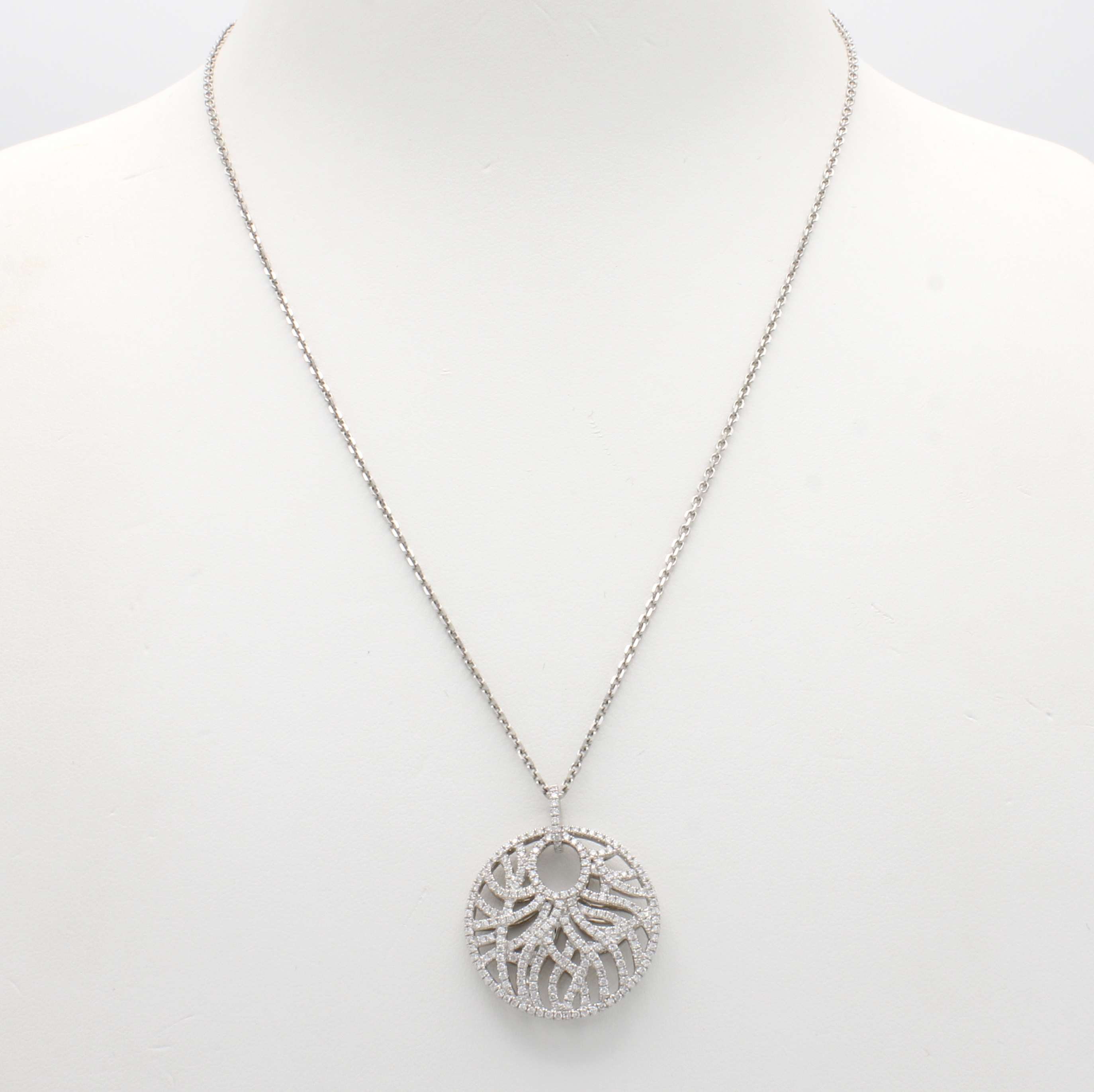 Image 26997765 - Anhänger mit Brillanten an Kette, WG 750/000, kreisförm., 242 Brill. zus. ca. 1.41 ct ...