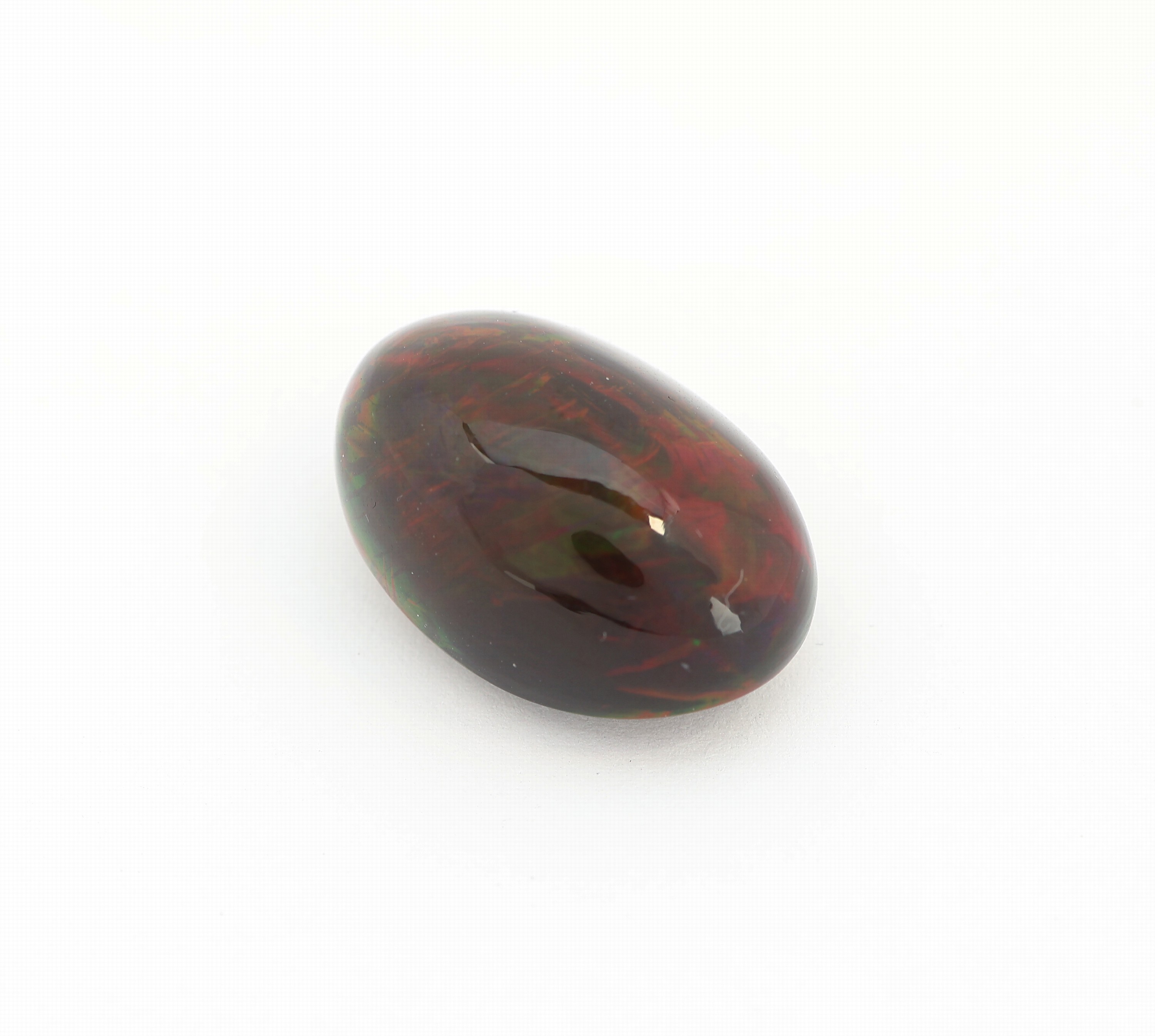 Detail a: Loser Schwarzopal, ca. 13.57 ct, Äthiopien, ovaler Cabochon, Farbspiel in Rot, Blau und Grün