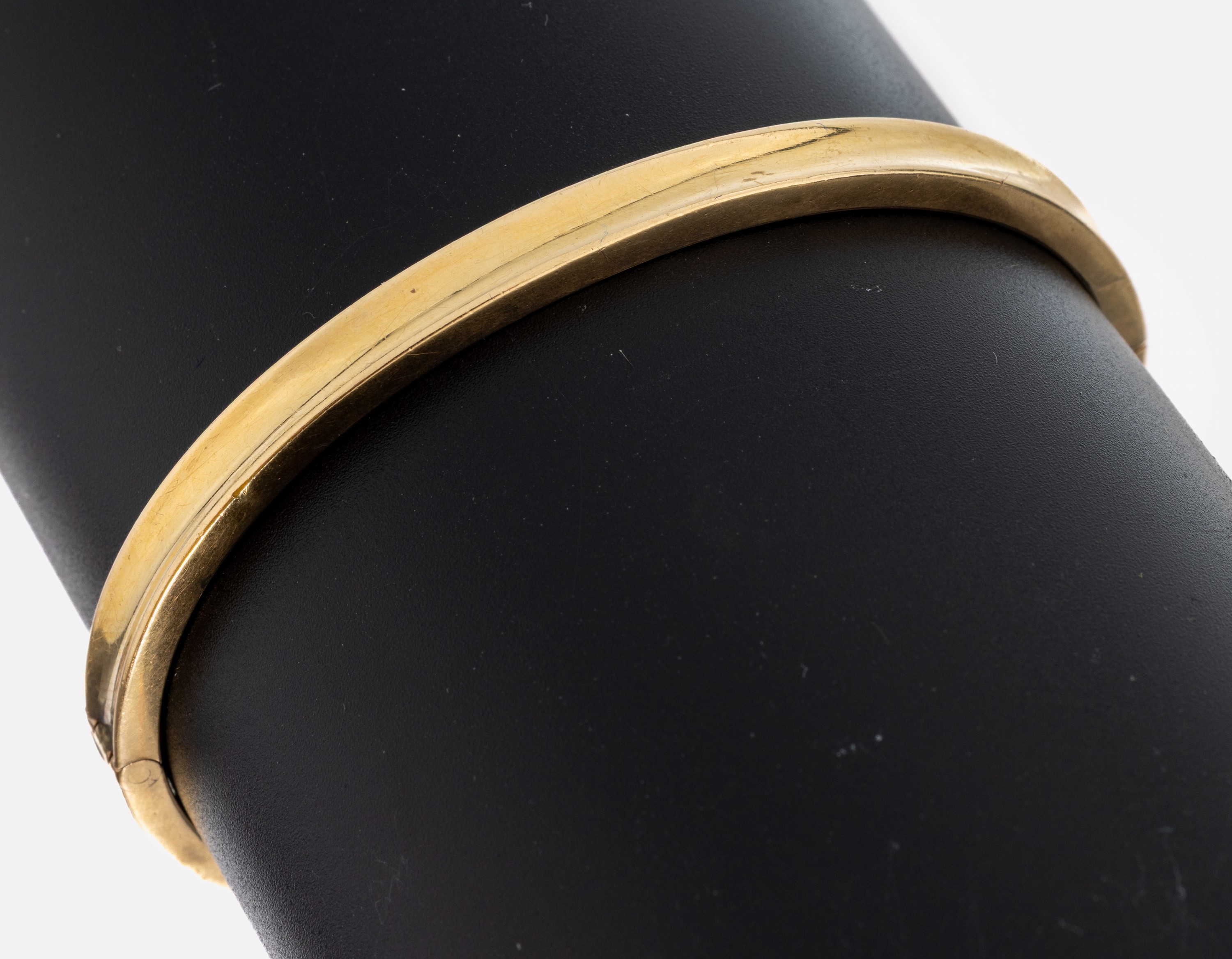 Image 26997784 - 14 kt Gold Armreif, GG 585/000, Klappscharnier, ca. 6.5 x 5.3 cm, ca. 11.4 g