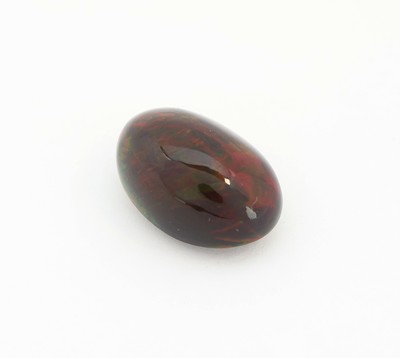 26997766a - Loser Schwarzopal, ca. 13.57 ct, Äthiopien, ovaler Cabochon, Farbspiel in Rot, Blau und ...