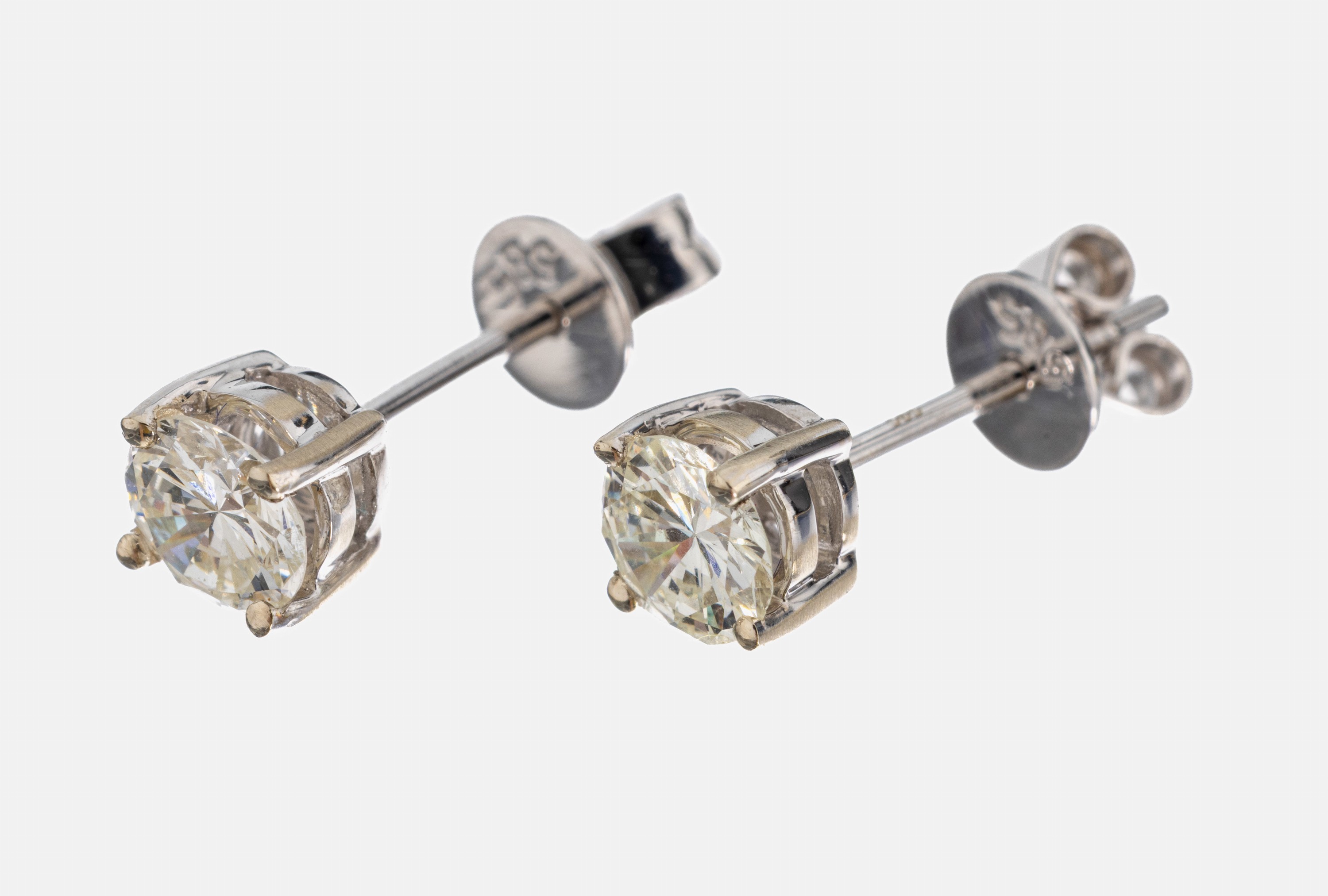 Image 26997870 - Paar 14 kt Gold Brillant-Ohrstecker, WG 585/000, 2 Brillanten zus. ca. 0.64 ct ...