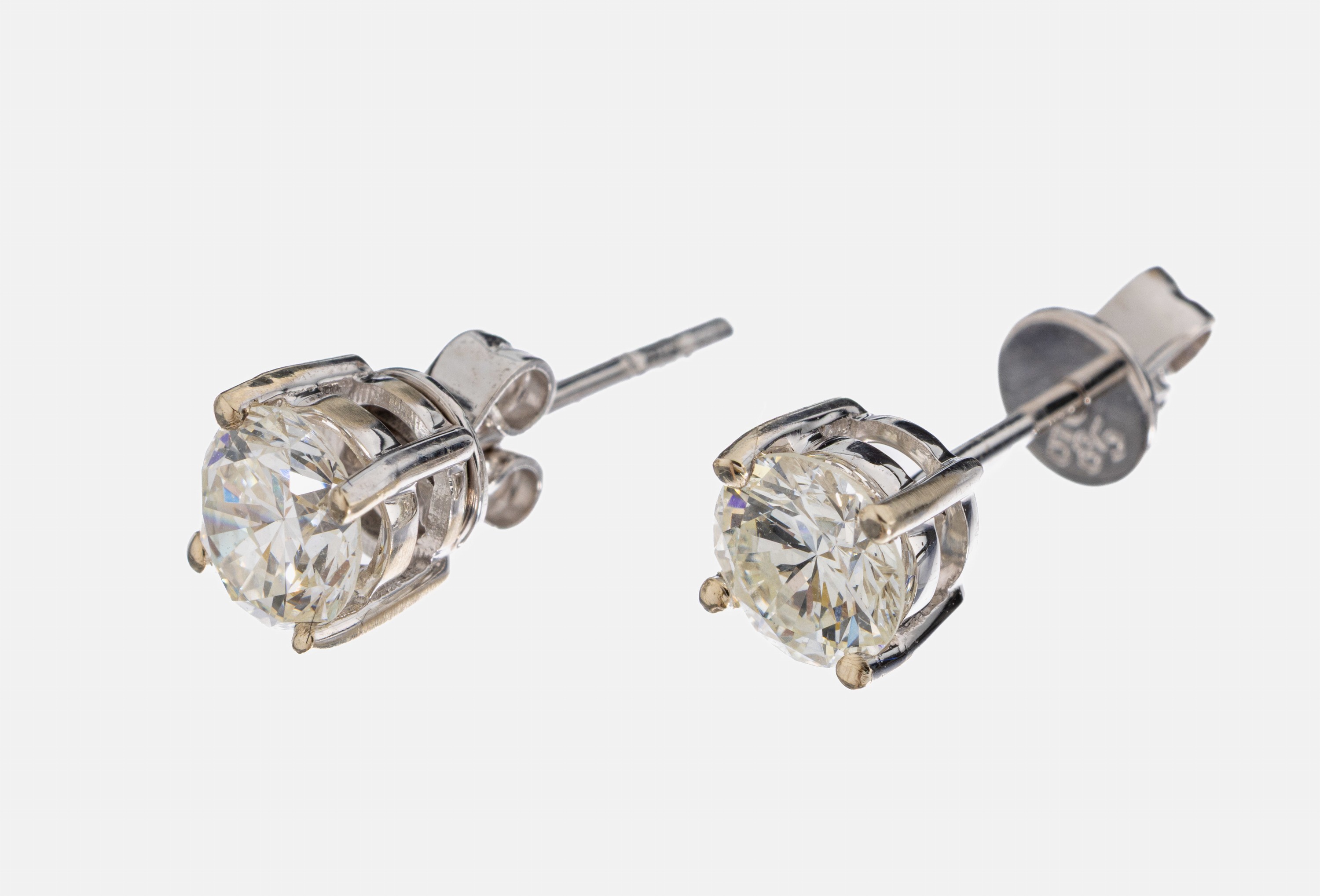 Paar 14 kt Gold Brillant-Ohrstecker, WG 585/000, 2 Brillanten zus. ca. 1.02 ct l.get.Weiß/vs-si
