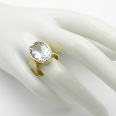 26998218b - Ring mit Aquamarin, GG 585/000, ovaler Aquam. ca. 12 ct, Schiene z.T. matt. u. ...