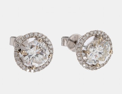Image Paar 18 kt Gold Brillant-Ohrstecker, WG 750/000, 2 Brillanten zus. ca. 2.20 ct Weiß- ...