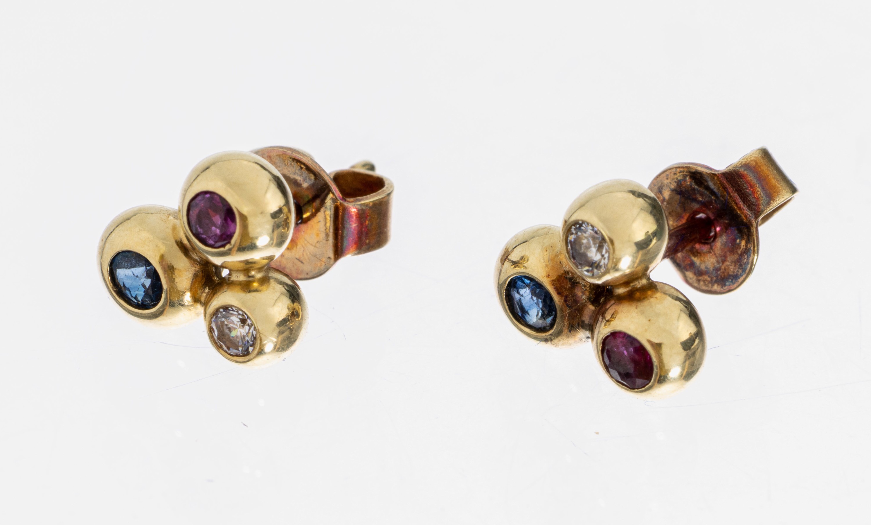 Image 26998456 - Paar 14 kt Gold Farbstein-Diamant-Ohrstecker, GG 585/000, 2 rundfacett. Saphire zus. ...