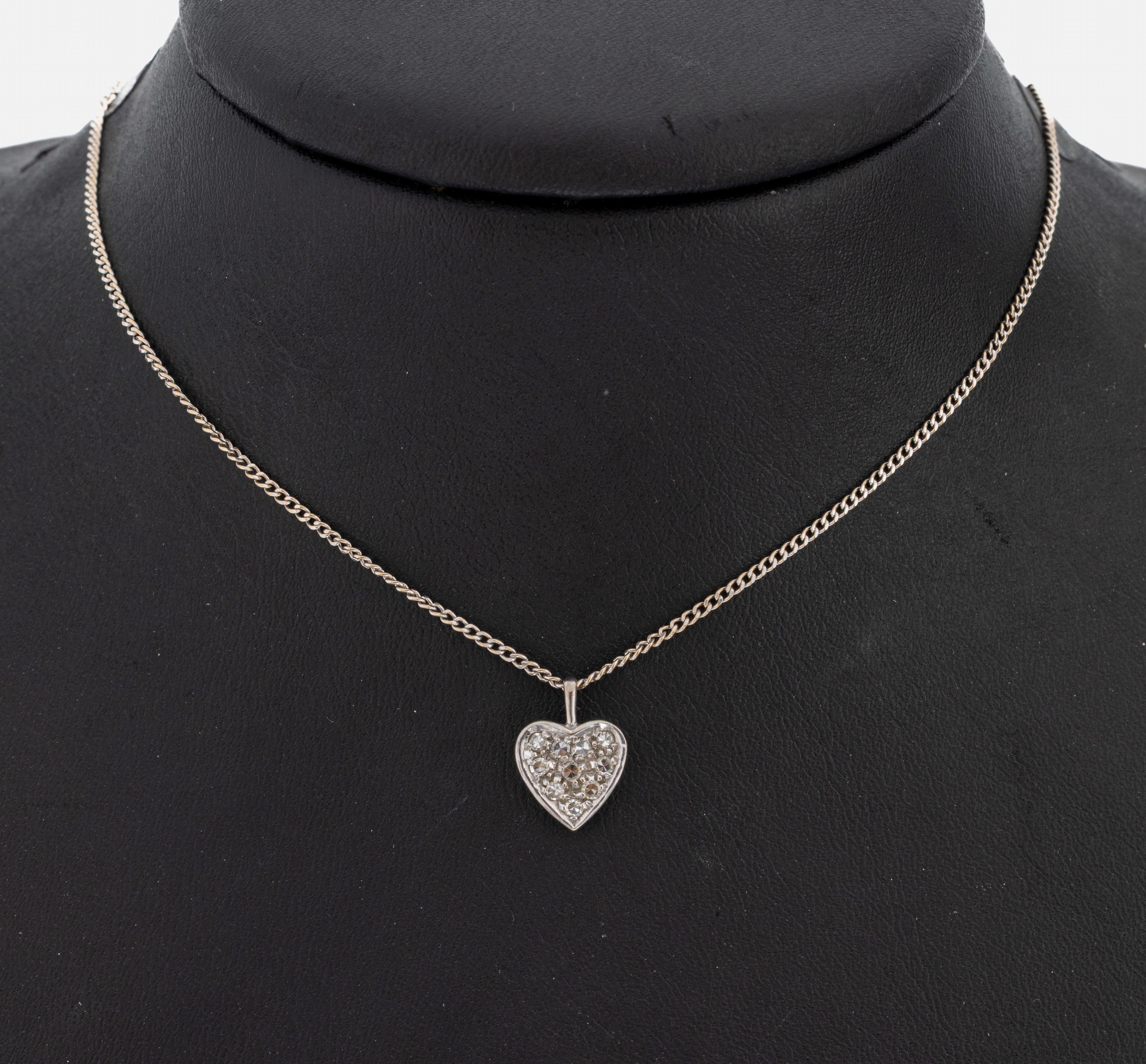 Image 26998479 - 14 kt Gold Diamant Herzanhänger, an Kette, WG 585/000, 8/8-Diamanten zus. ca. 0.15 ct ...