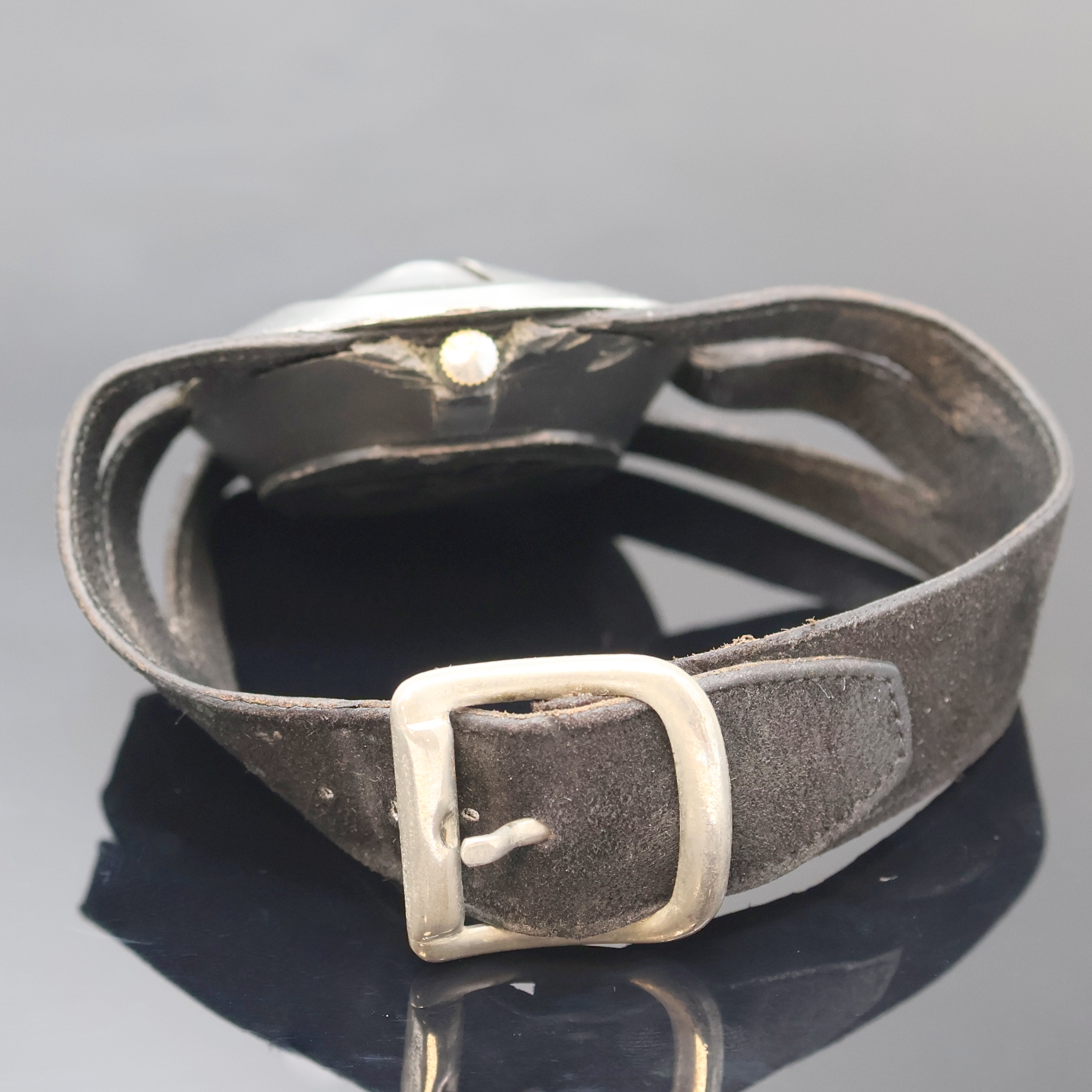 Detail a: SPACEMAN ausgefallene Herrenarmbanduhr im Astronautendesign, Schweiz um 1970, Handaufzug, Fiberglas-Geh. m. integr. Band, schwarzes Zifferbl. m. ...