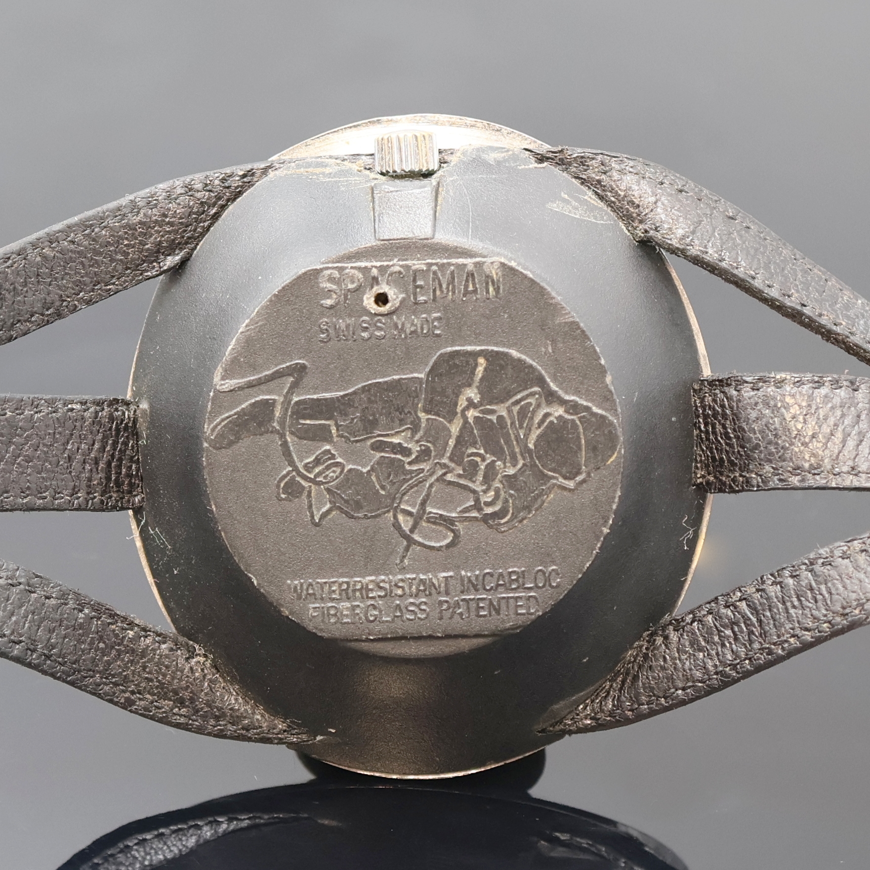 Detail c: SPACEMAN ausgefallene Herrenarmbanduhr im Astronautendesign, Schweiz um 1970, Handaufzug, Fiberglas-Geh. m. integr. Band, schwarzes Zifferbl. m. ...