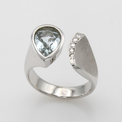 26998670a - Ring mit Aquamarin und Brillanten, WG 585/ 000, Aquamarintropfen ca. 2.4 ct, Brill. zus. ...