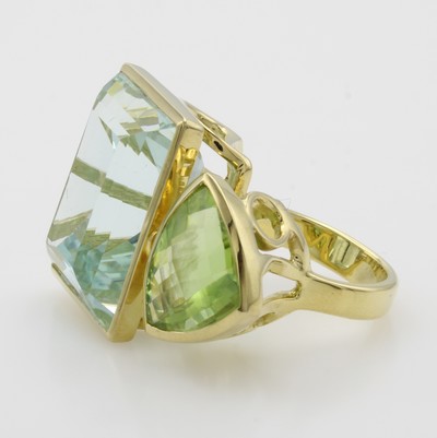 26998688a - Ring mit Farbsteinen, GG 585/000, Aquam. ca. 29.44 ct, Peridot ca. 7 ct, Gesamtgew. ca. ...