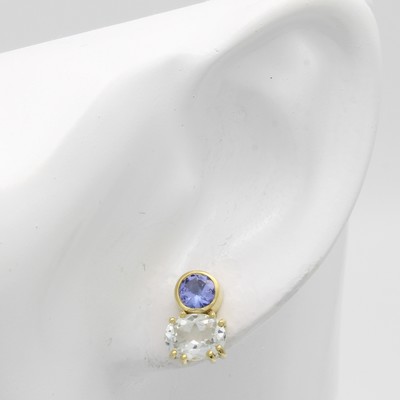 26998692a - Paar Ohrstecker mit Farbsteinen, GG 585/000, 2 runde Tansanite zus. ca. 1.02 ct, 2 ovale ...