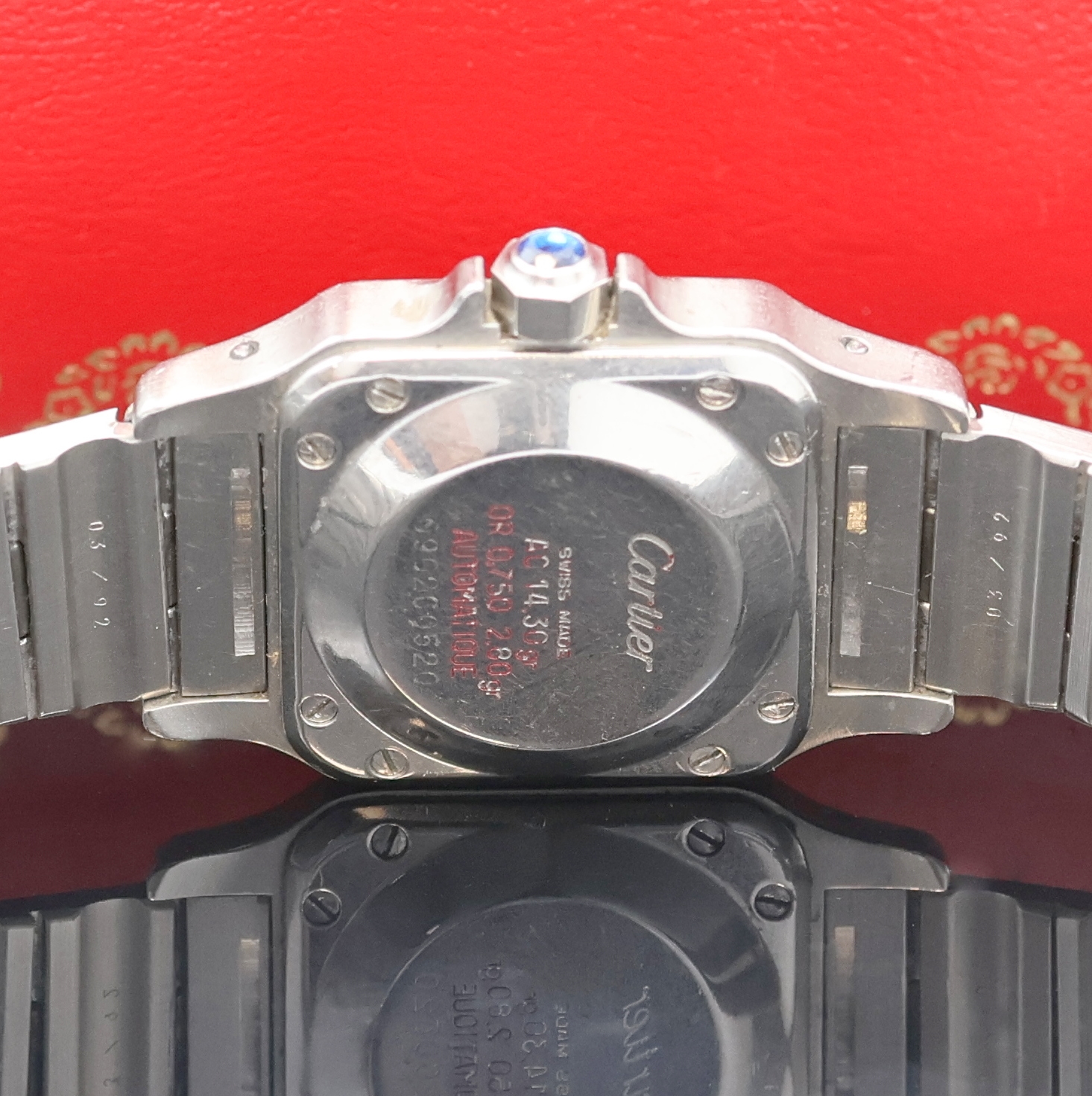 Detail d: CARTIER Santos Damenarmbanduhr, Schweiz um 1990, Automatik, Edelstahlgeh. inkl. orig. Gliederband m. Faltschl., Schmuckkrone, Boden 8-fach verschr., ...