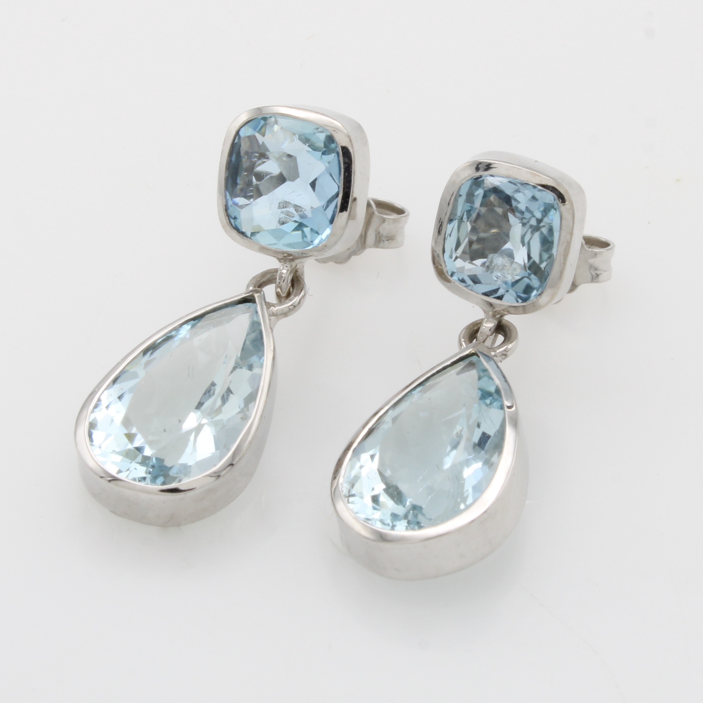 Image 26998812 - Paar Ohrstecker mit Aquamarinen, WG 585/000, 4 Aquamarine in Carrée- u.- Tropfenform ...