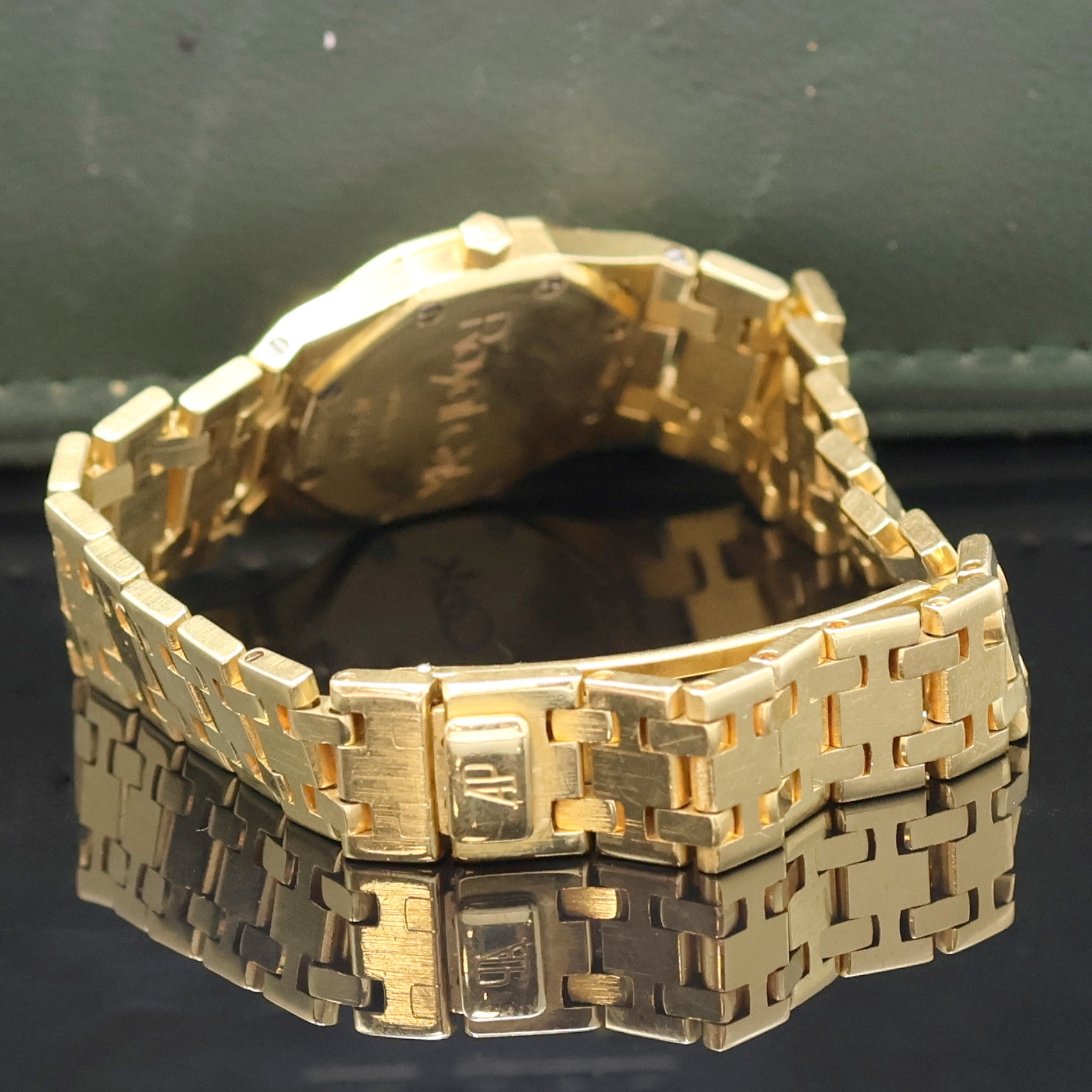 Detail c: AUDEMARS Piguet Royal Oak Damenarmbanduhr in GG 750/000 mit Diamanten, Schweiz um 1990, quarz, 8-fach verschr. Geh., integr. orig. Gliederband m. ...