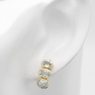 26998811a - Paar Ohrstecker mit Aquamarinen, GG 585/000, 6 ovale Aquam. zus. ca. 2.4 ct, l. gebogene ...