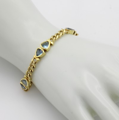 26998817a - Panzerarmband mit Aquamarinen, GG 585/000, 10 dreieckige Aquam. zus. ca. 6 ct, Kasten- ...